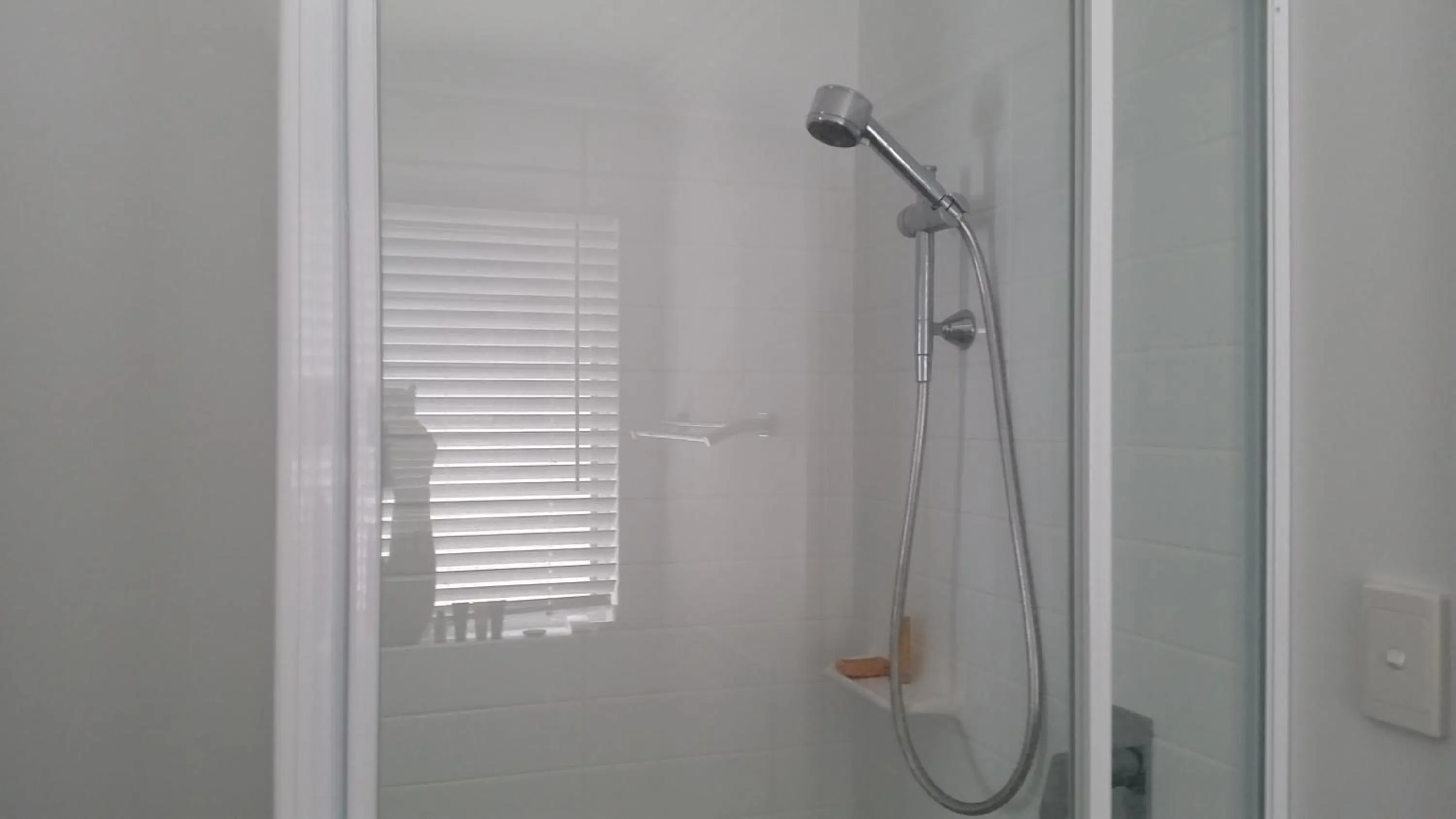 Shower in C'est La Vie Bed & Breakfast