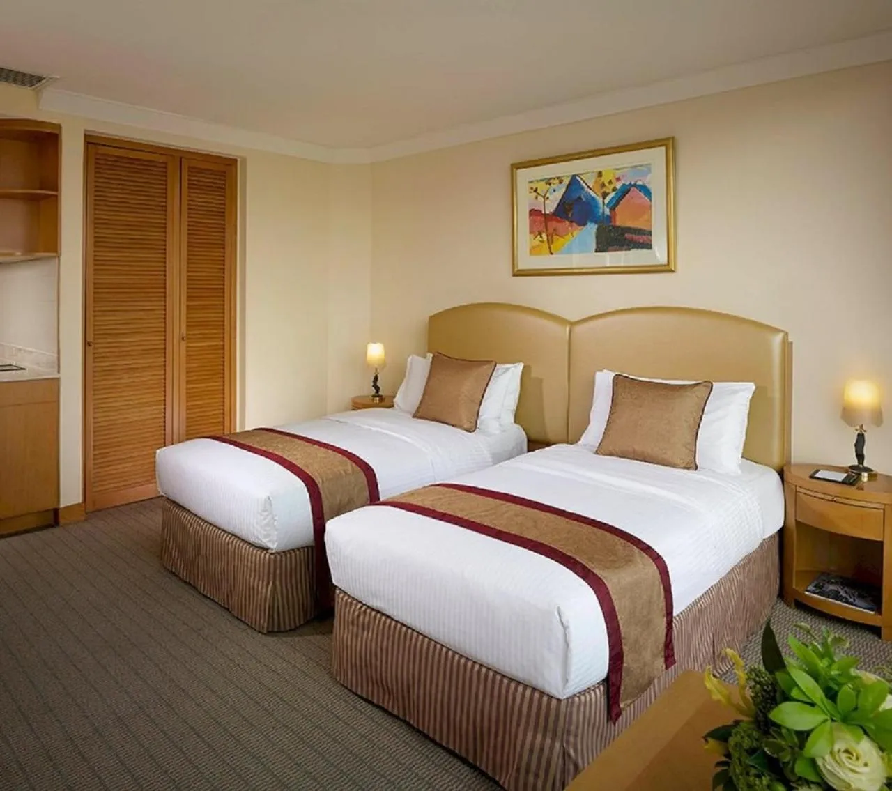 Bed in Harbour Plaza Resort City
