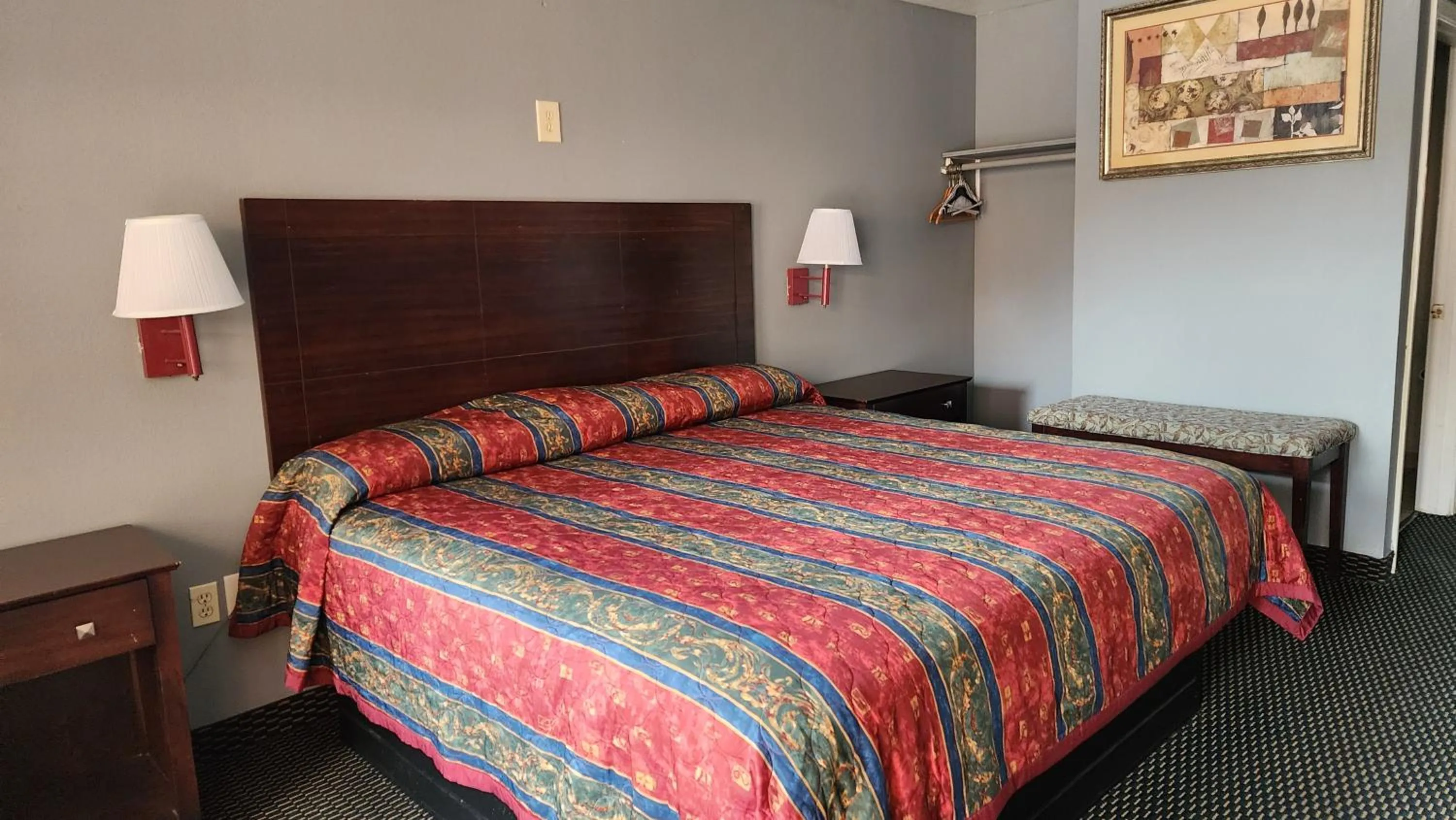 Bedroom, Bed in Benbrook Inn & Suites