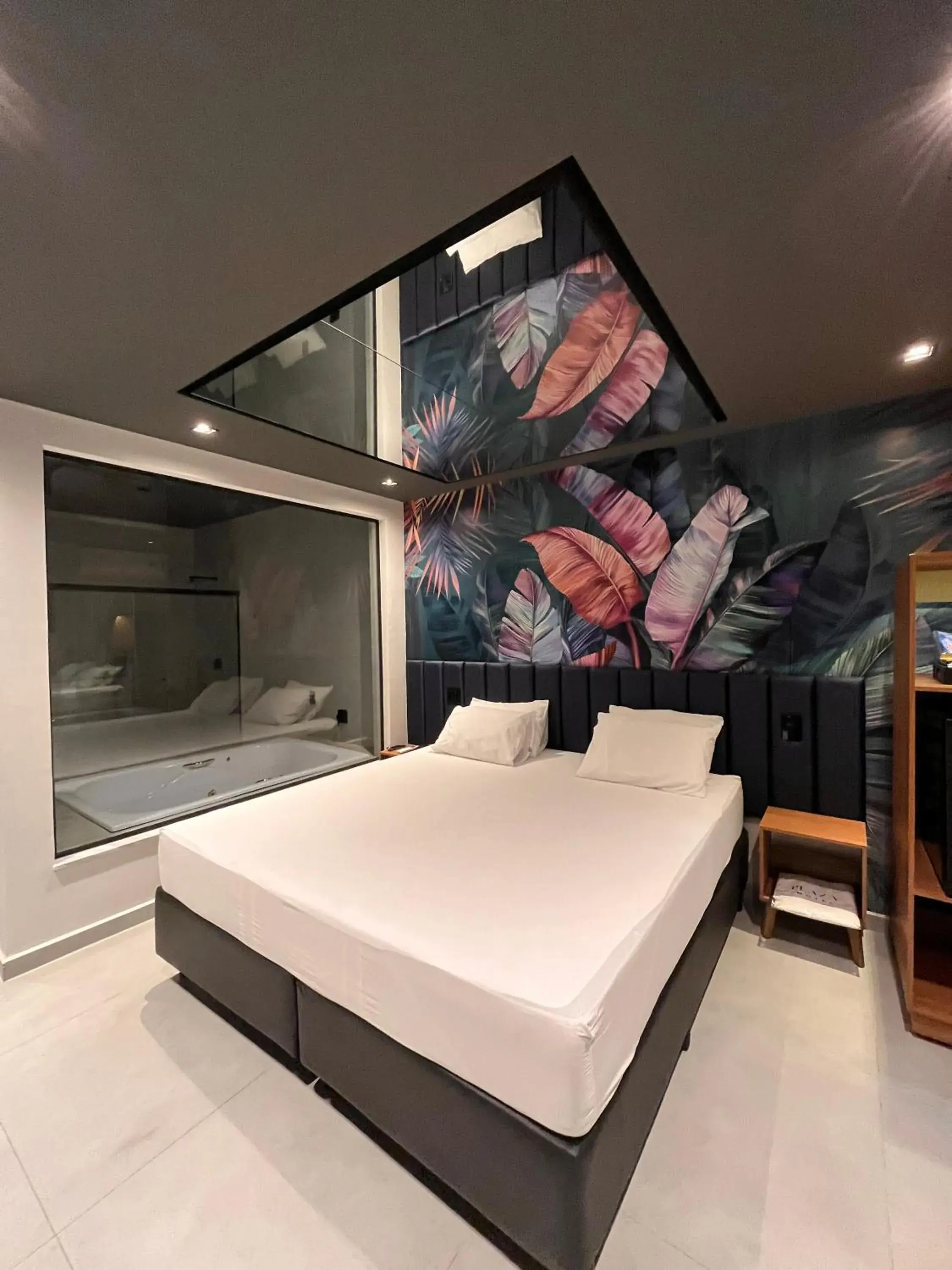 King Suite with Spa Bath - single occupancy in Plaza Motel King Suite with Spa Bath - single occupancy in Plaza Motel