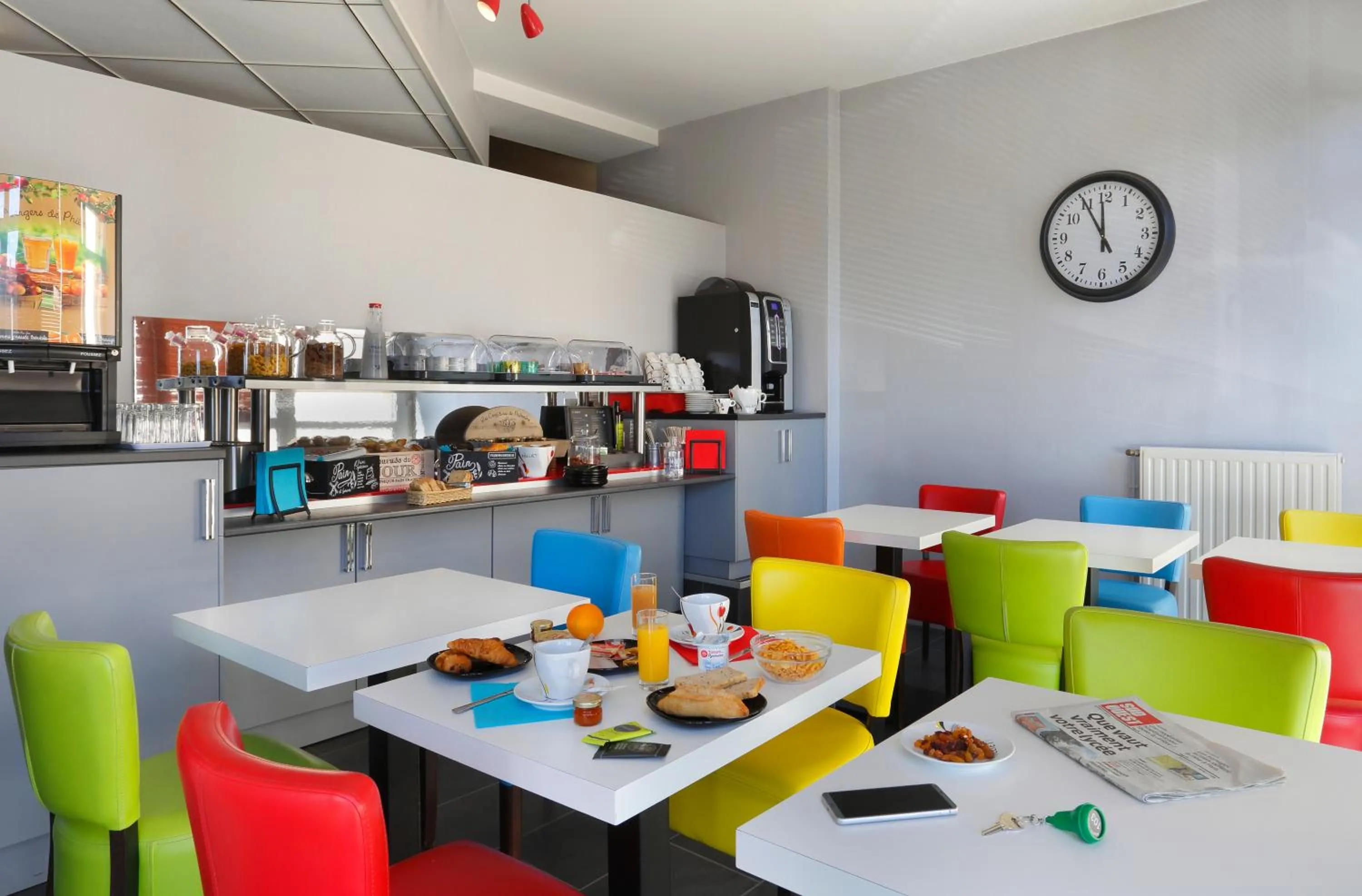 Buffet breakfast in Atlantic Hôtel