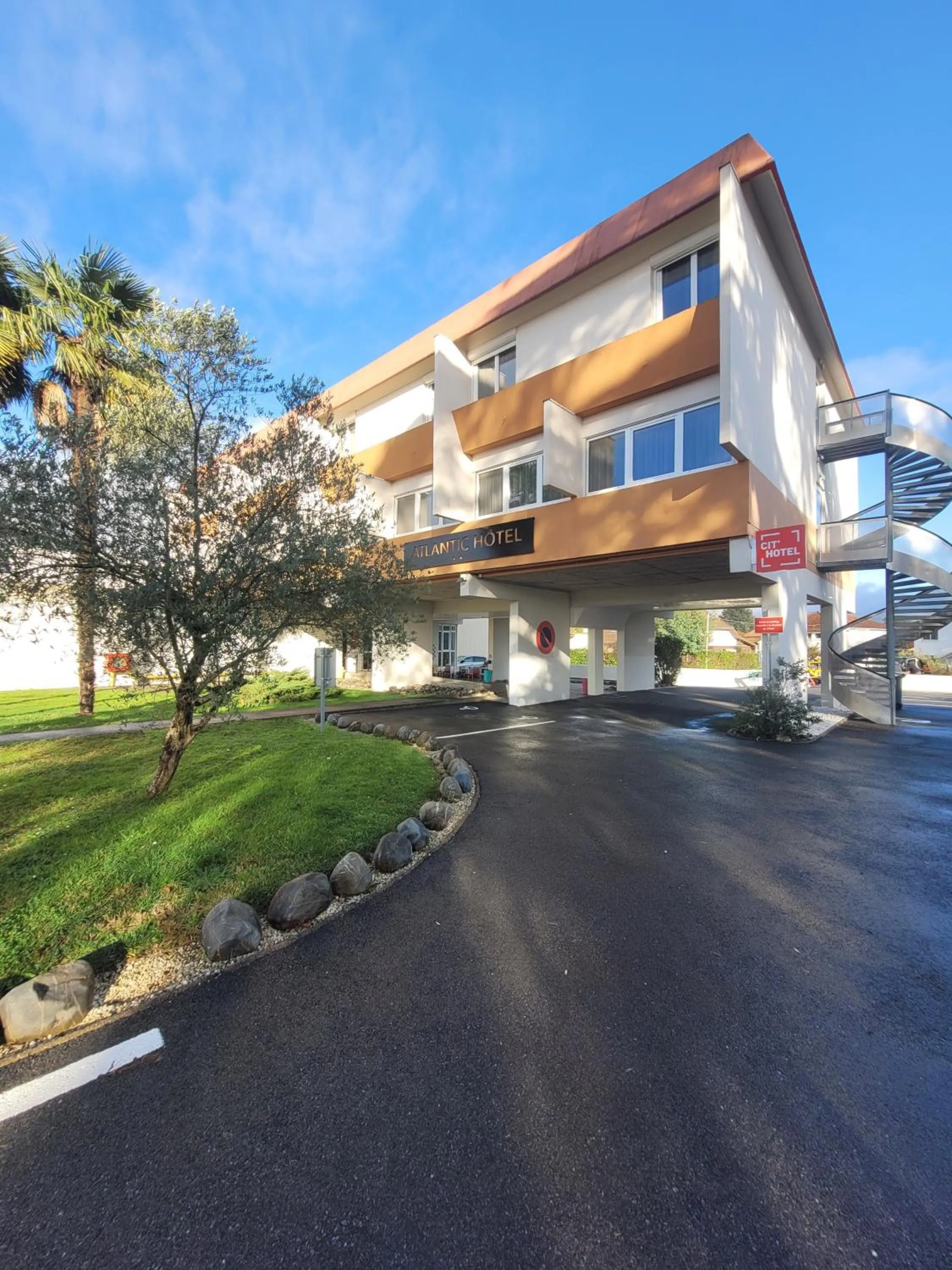 Property building in Atlantic Hôtel