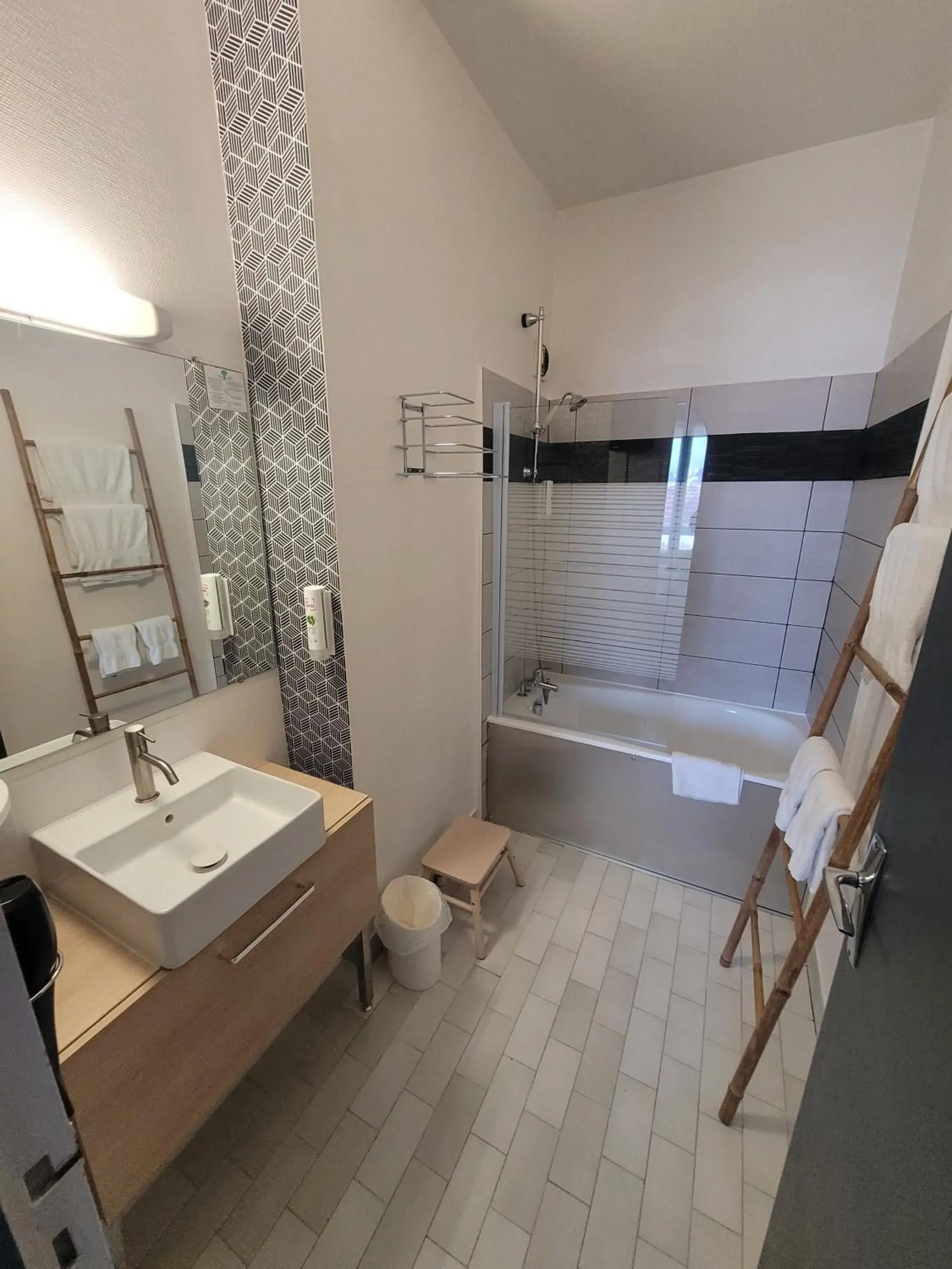 King Room - single occupancy in Atlantic Hôtel King Room - single occupancy in Atlantic Hôtel