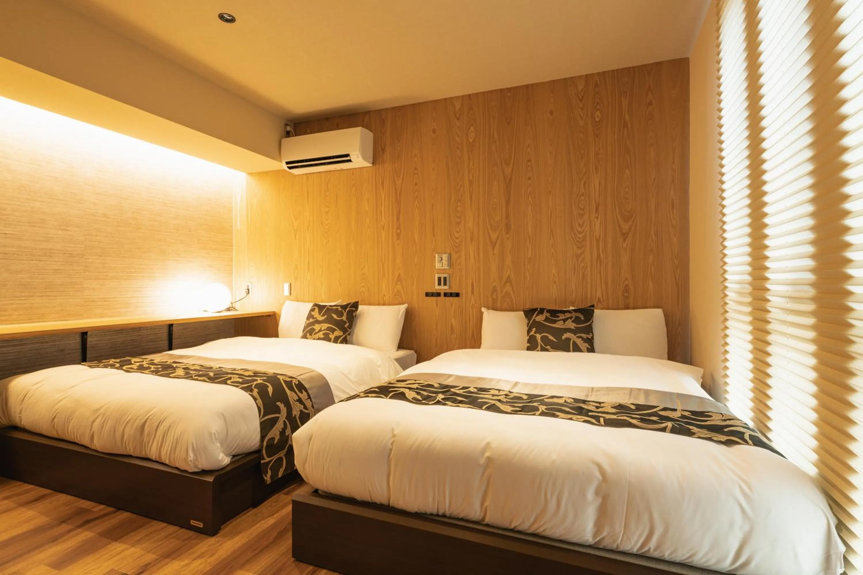 Bed in GRAND BASE Iolani