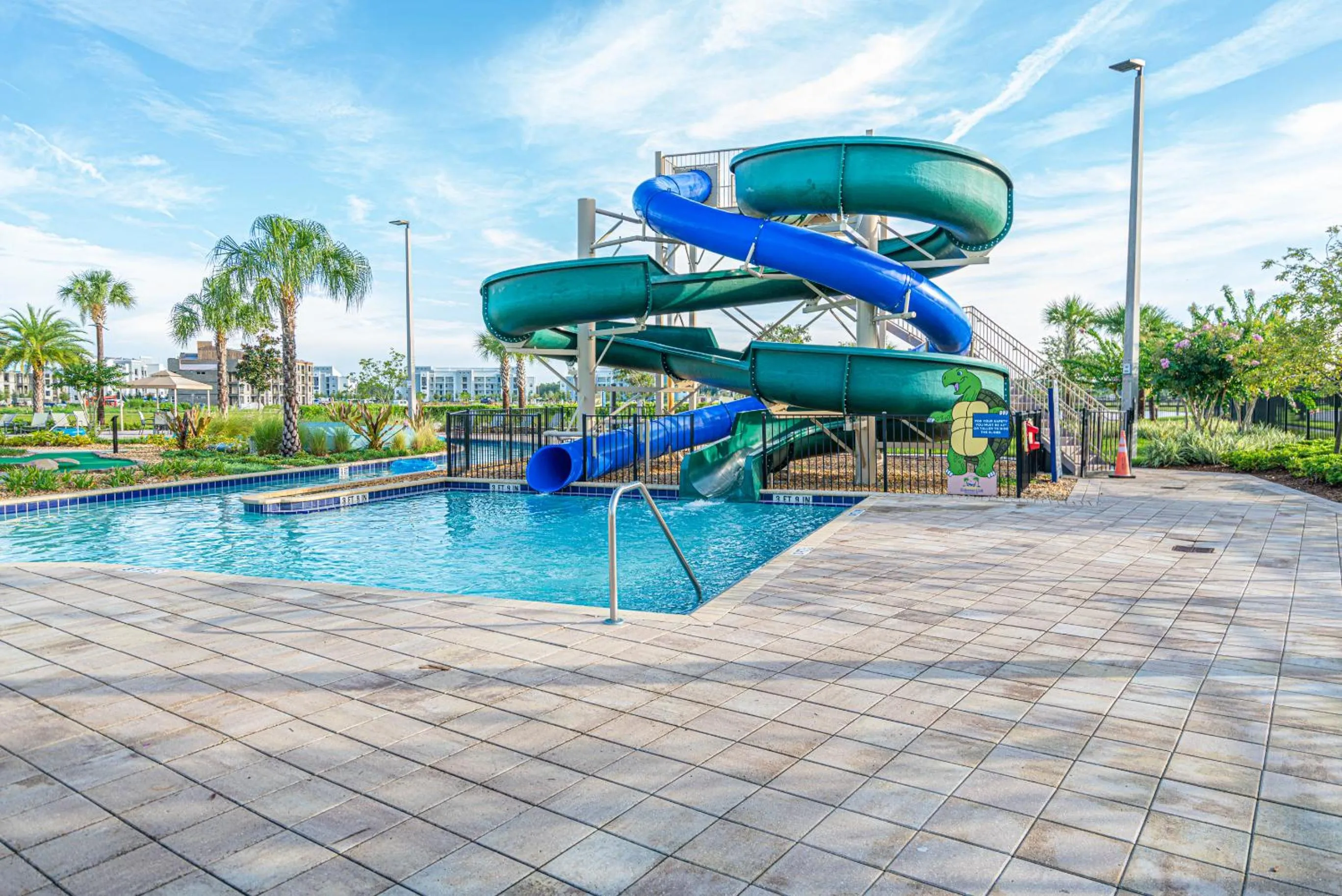 Aqua park in Only 5 Miles from Disney! Free Water Park! 2 Bed, 2 Bath Condo, Sleeps 8