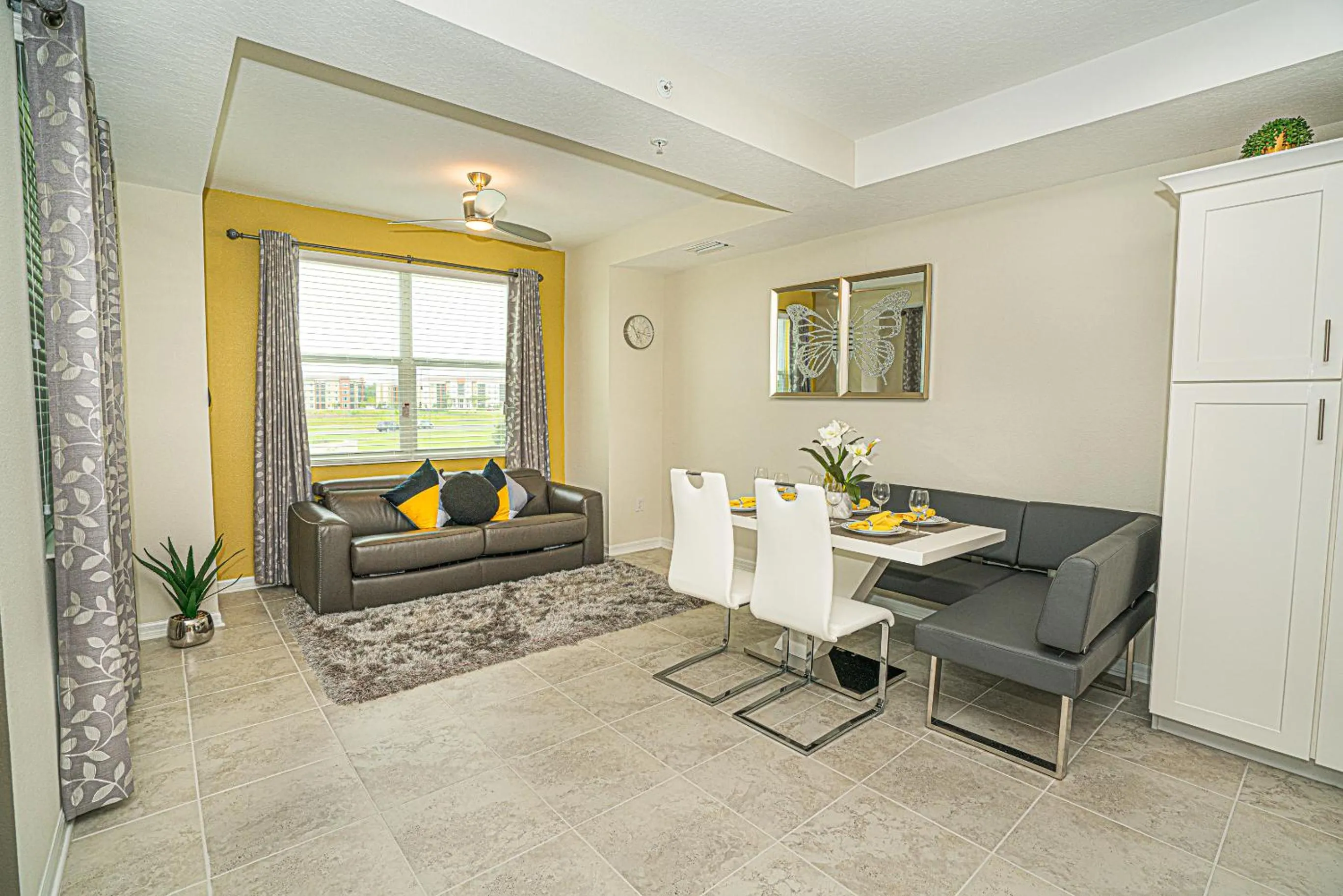 Seating area in Only 5 Miles from Disney! Free Water Park! 2 Bed, 2 Bath Condo, Sleeps 8