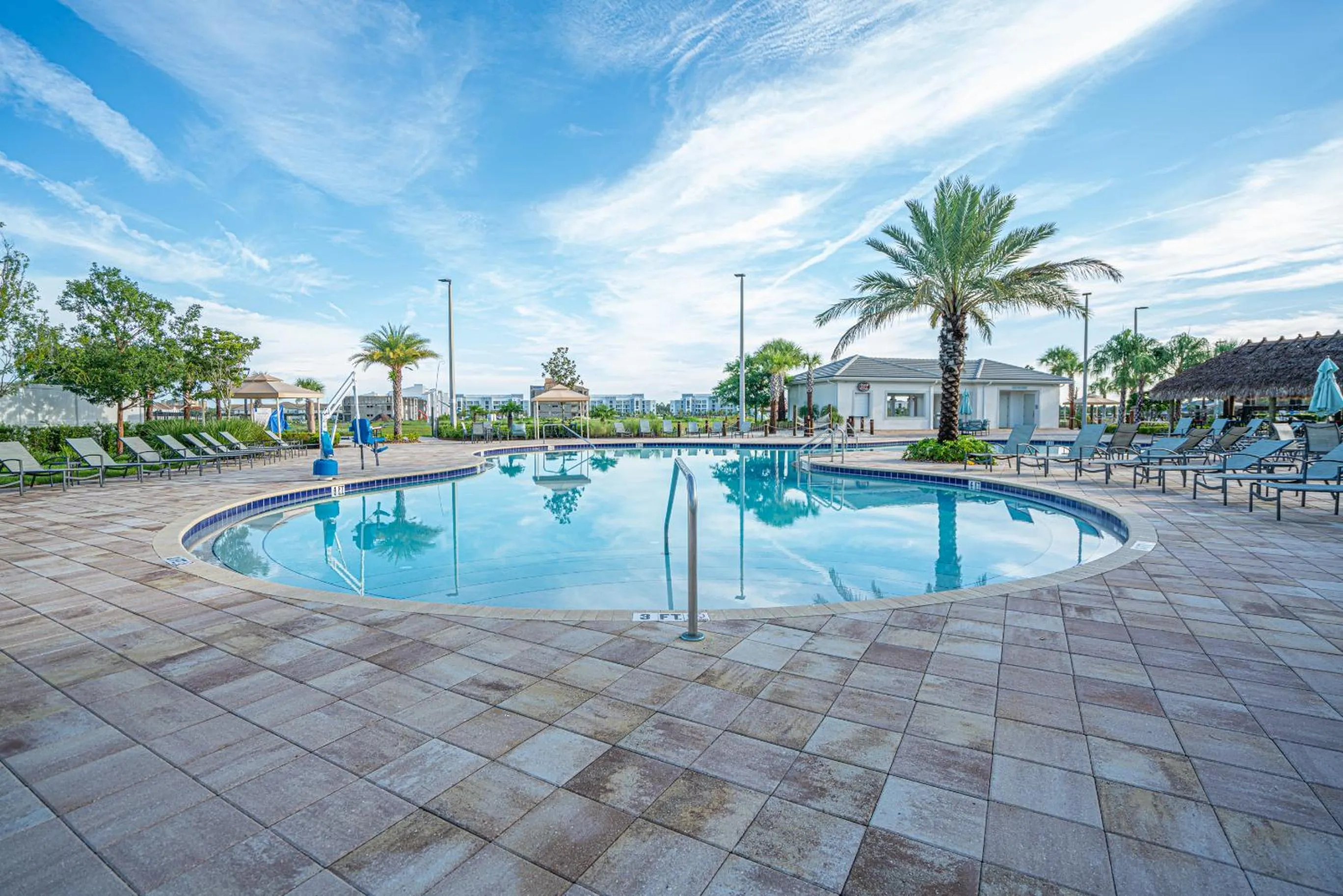 Swimming pool in Only 5 Miles from Disney! Free Water Park! 2 Bed, 2 Bath Condo, Sleeps 8