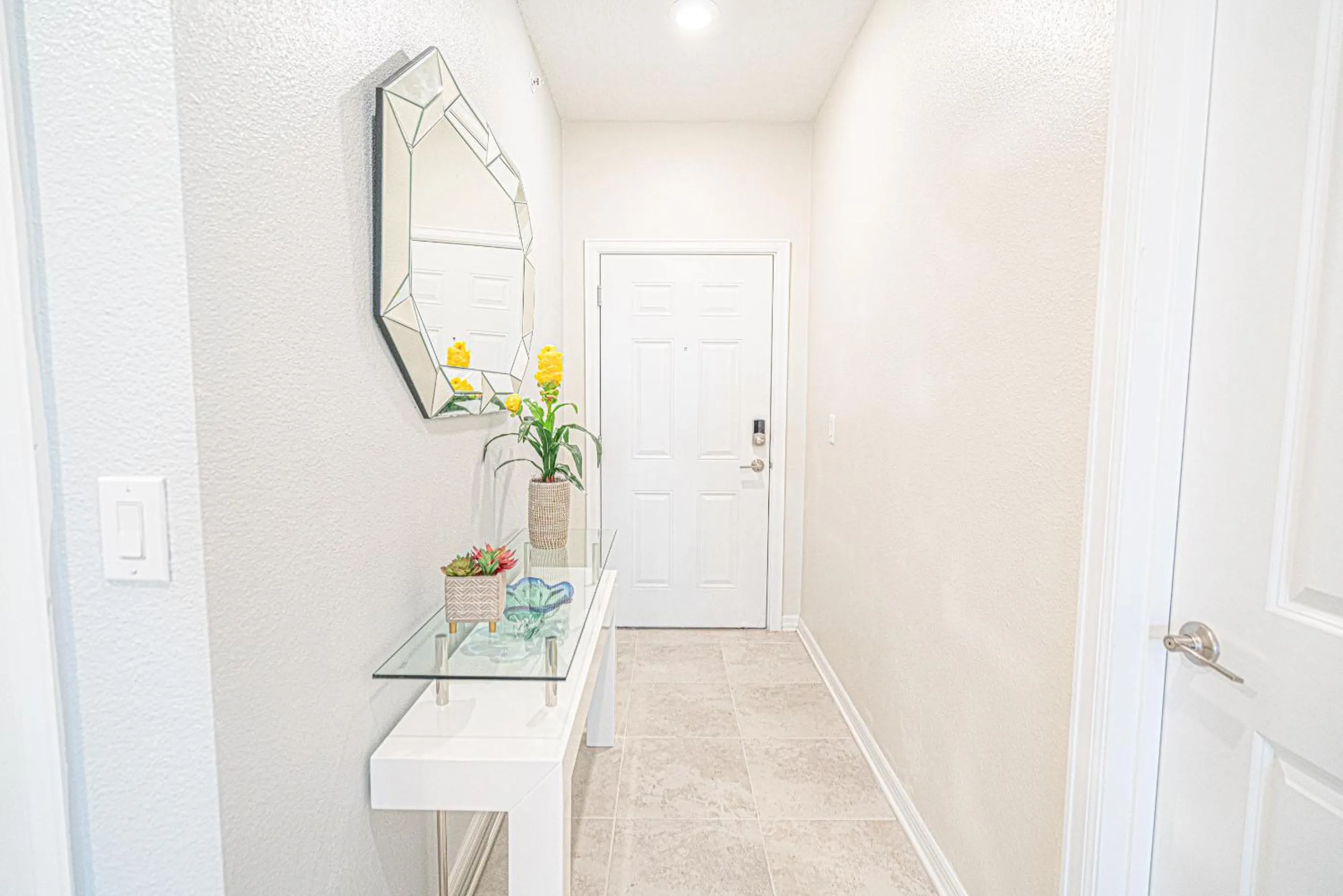 Facade/entrance in Only 5 Miles from Disney! Free Water Park! 2 Bed, 2 Bath Condo, Sleeps 8