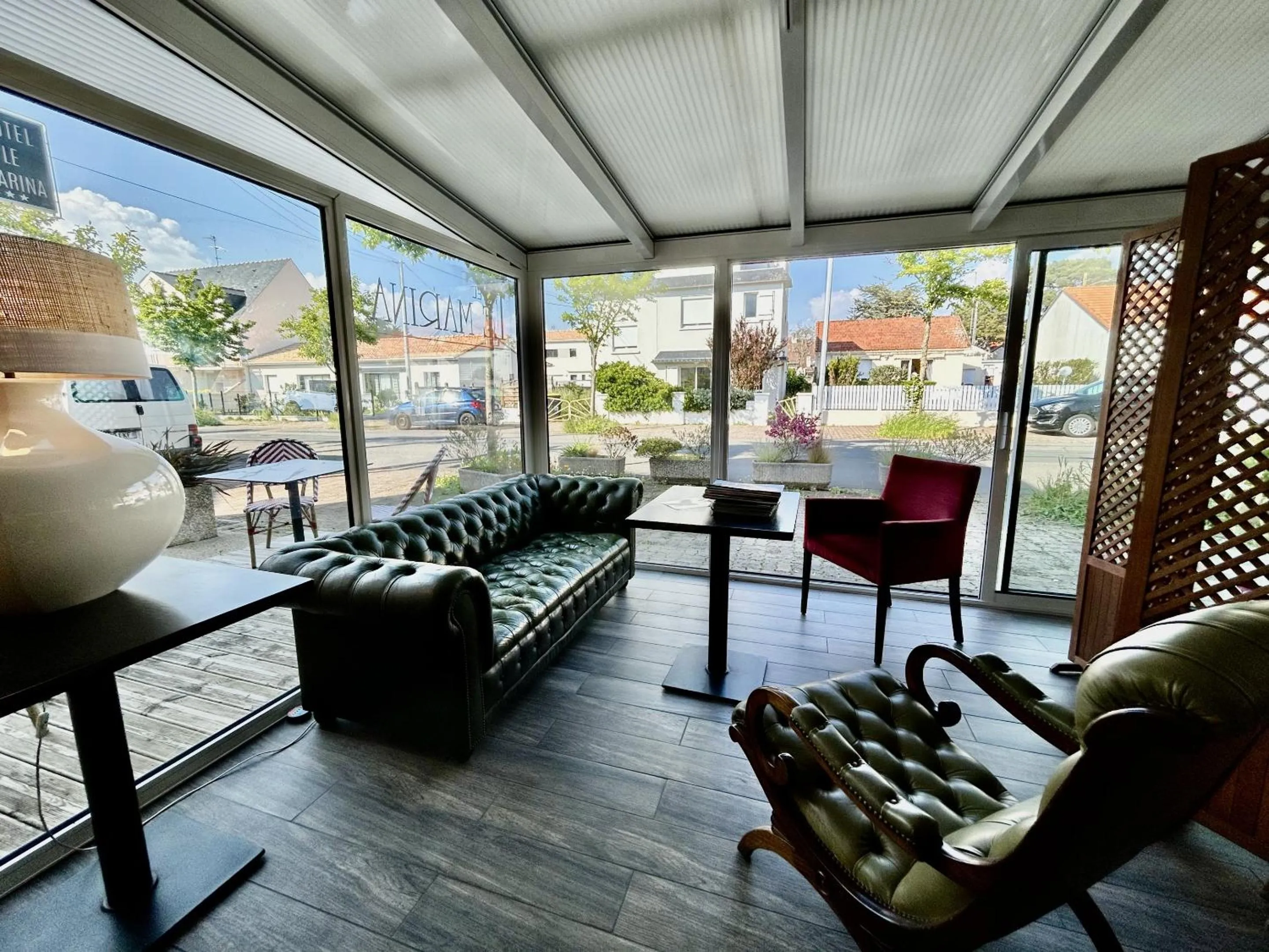 Lobby or reception in Hotel et Studios Le Marina Baie de La Baule