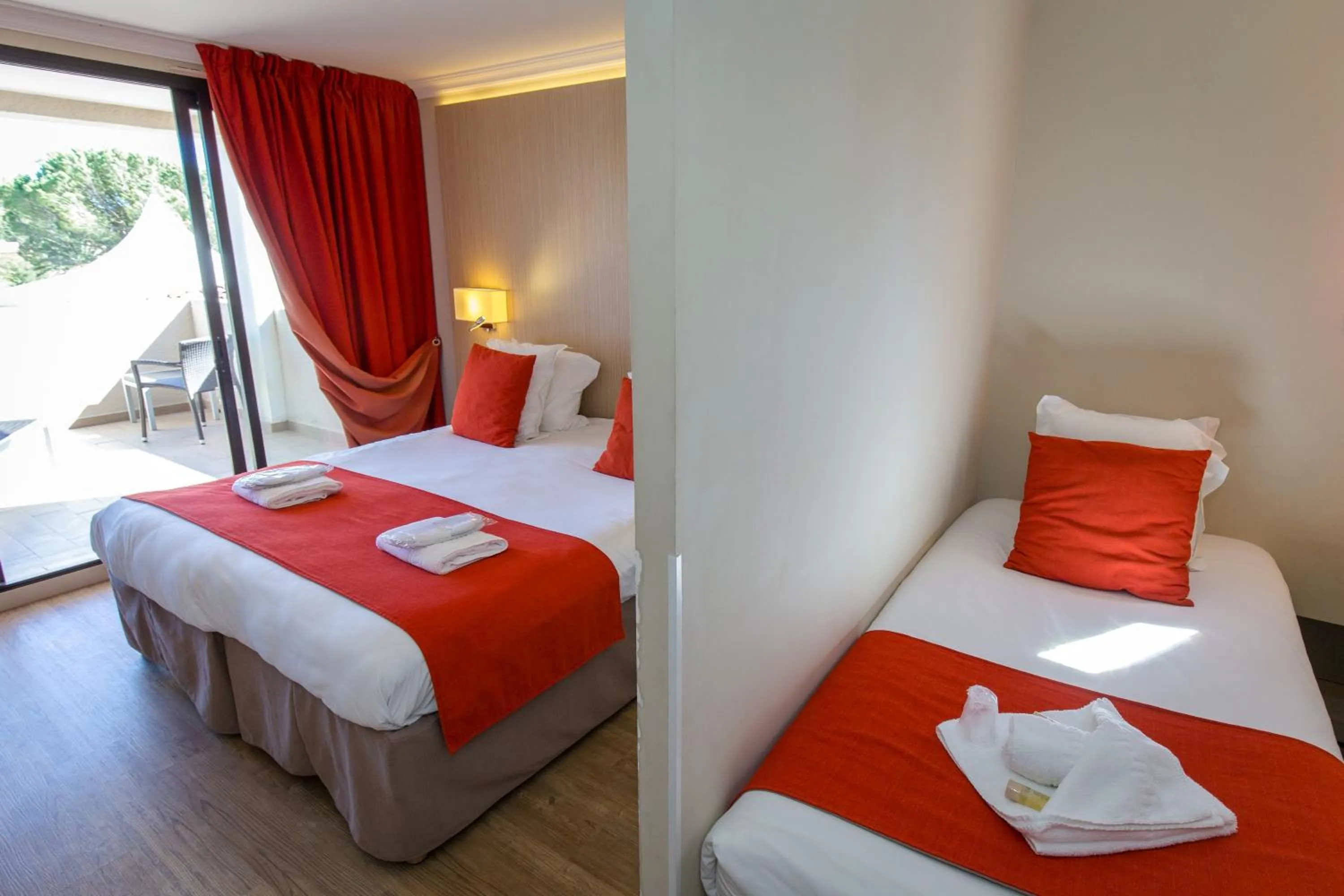 Photo of the whole room, Bed in SOWELL HÔTELS du Golfe de Saint-Tropez