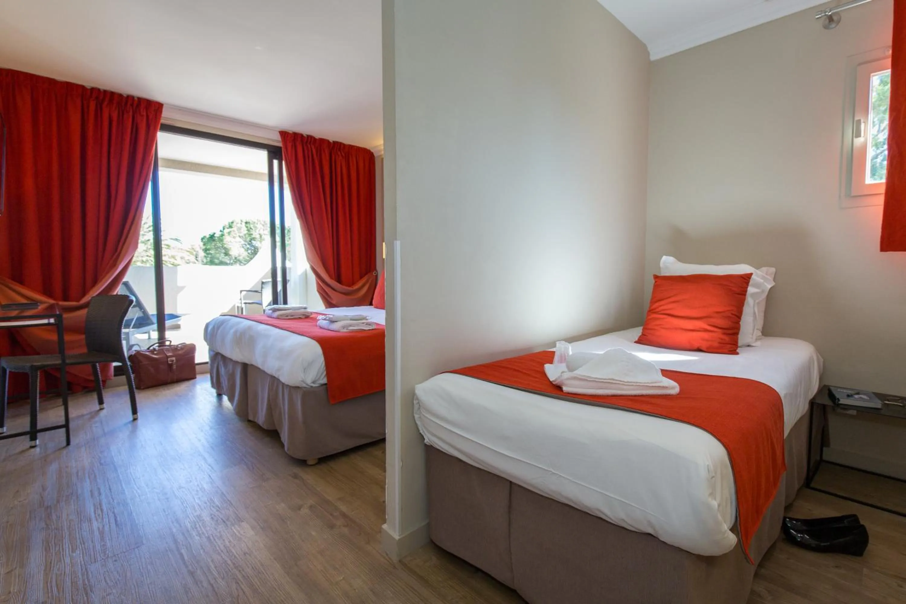 Photo of the whole room, Bed in SOWELL HÔTELS du Golfe de Saint-Tropez