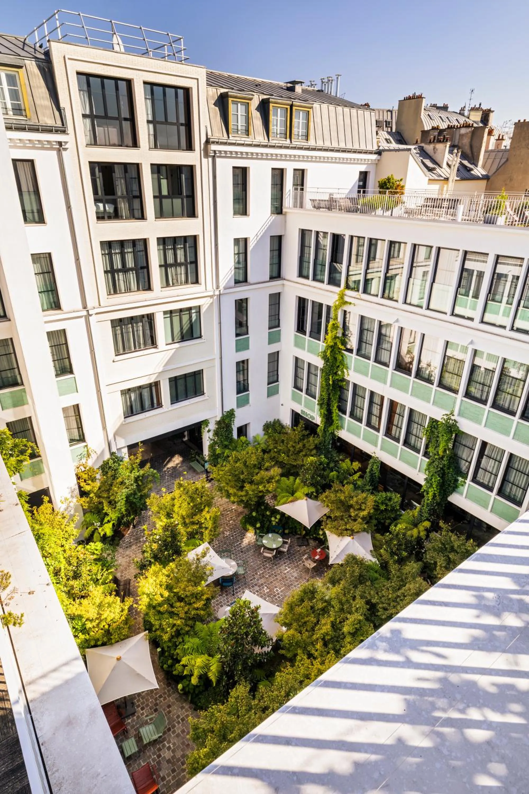 Property building in Le Grand Quartier