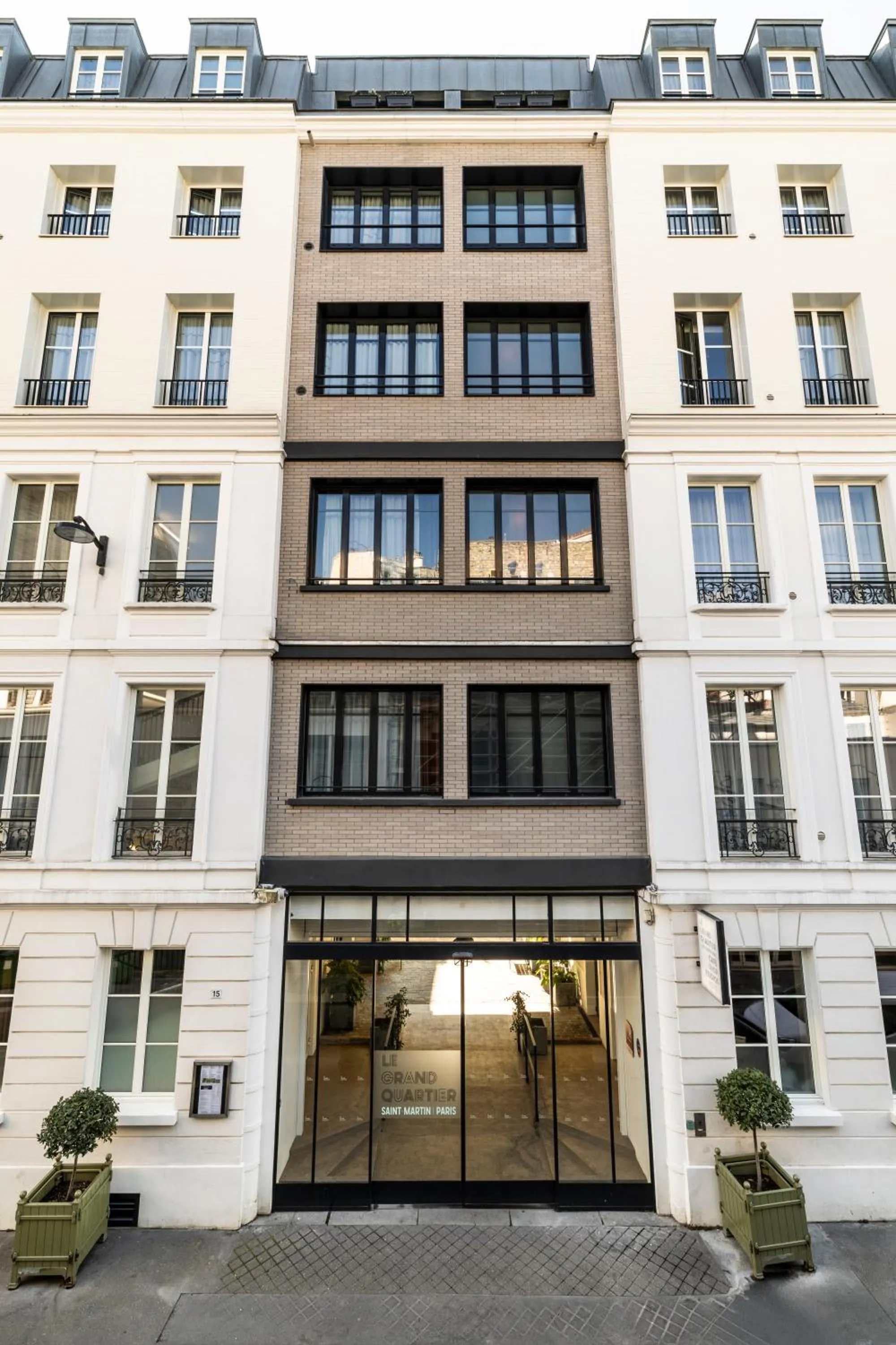 Property building in Le Grand Quartier