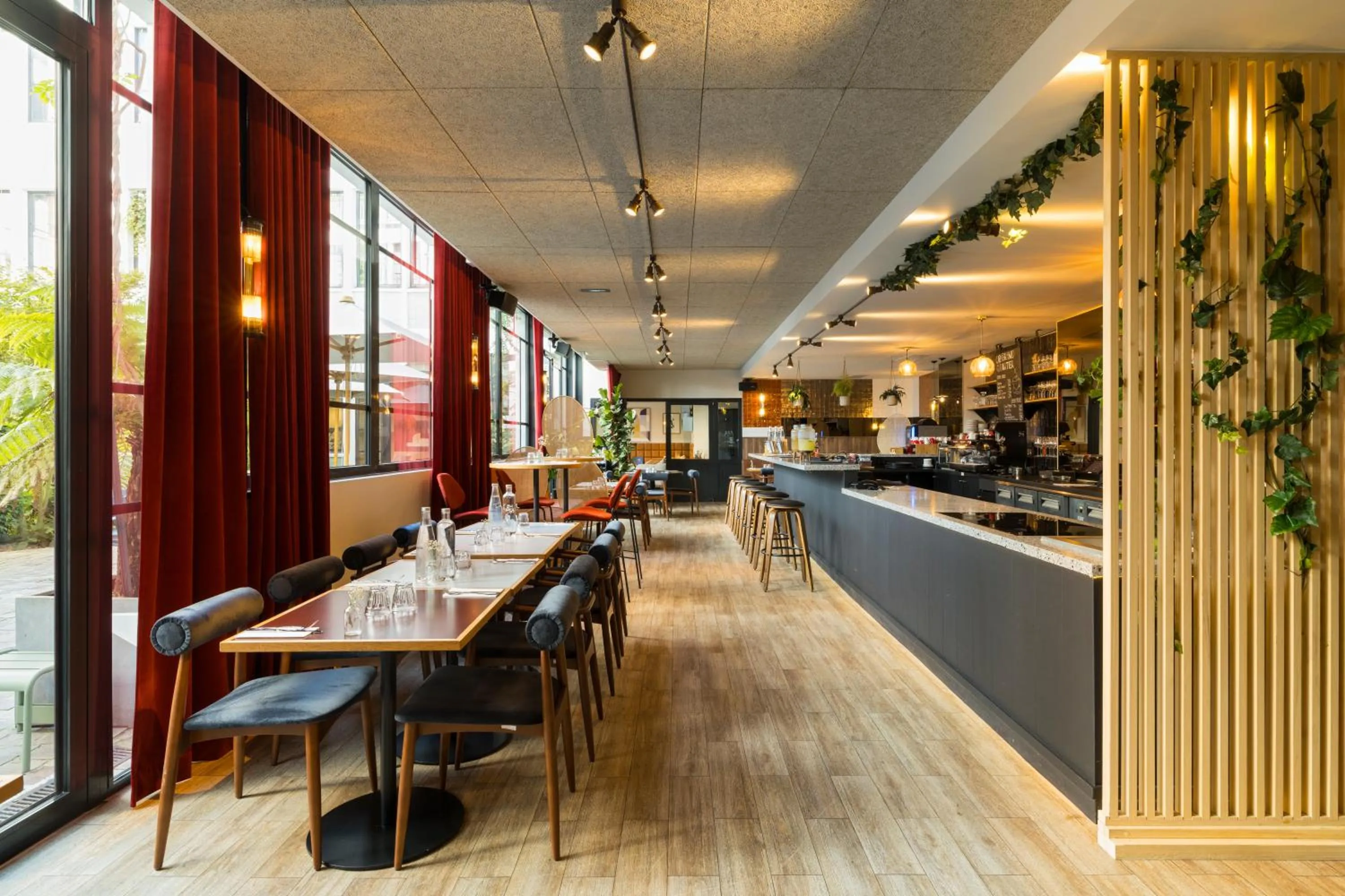 Restaurant/places to eat in Le Grand Quartier