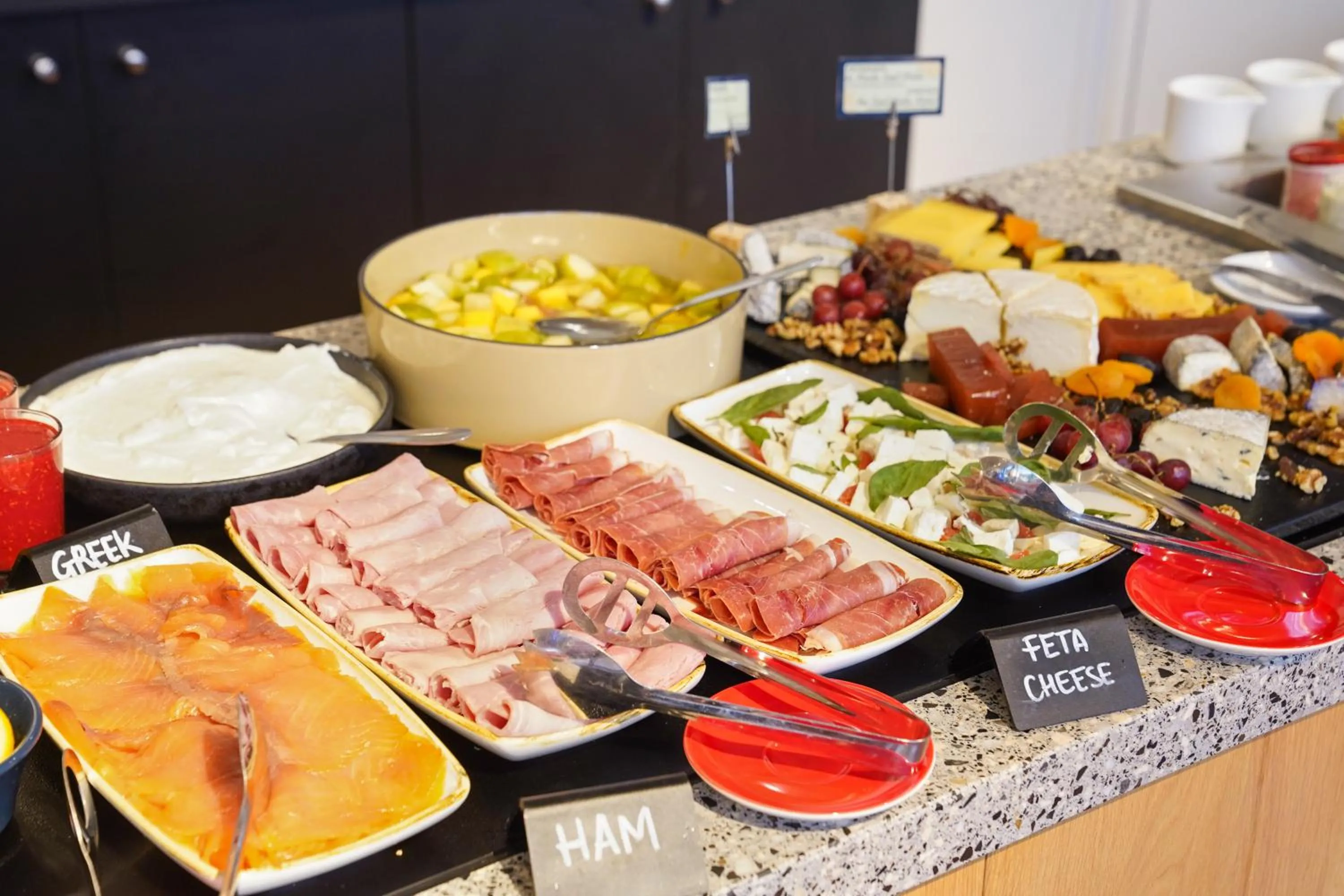 Breakfast in Le Grand Quartier