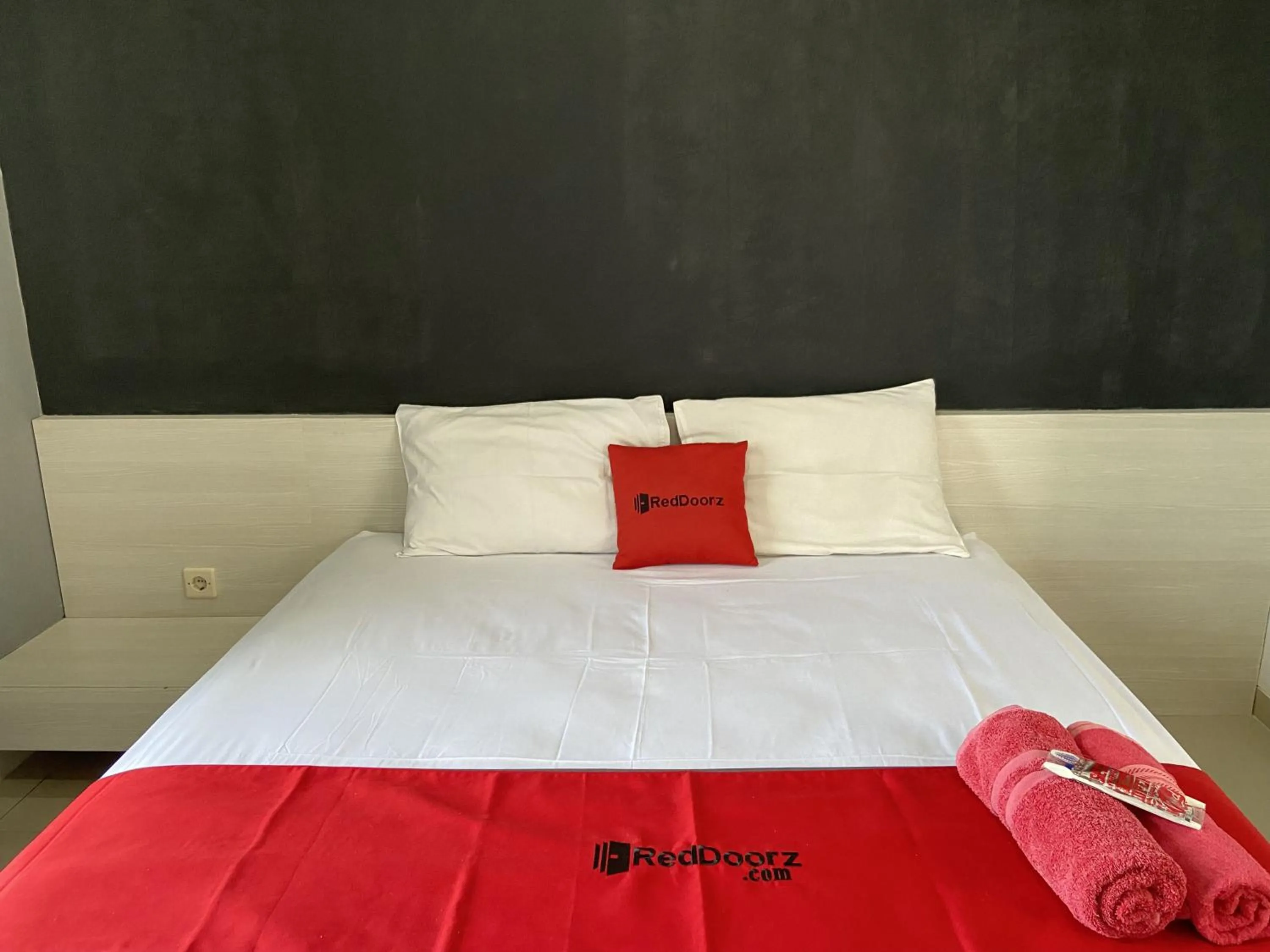Bedroom, Bed in RedDoorz near RSUD Margono Purwokerto 3
