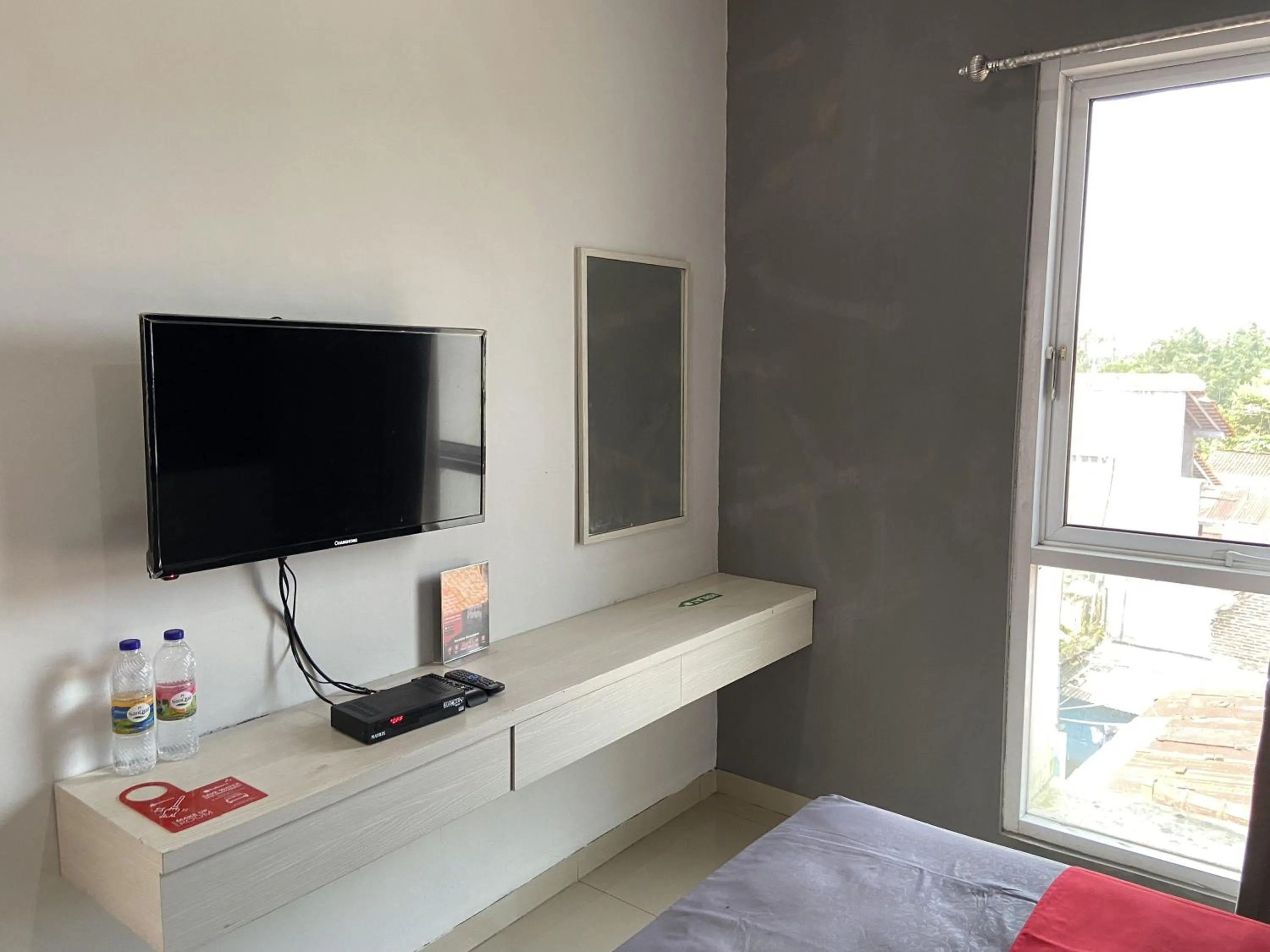 Bedroom, Bed in RedDoorz near RSUD Margono Purwokerto 3