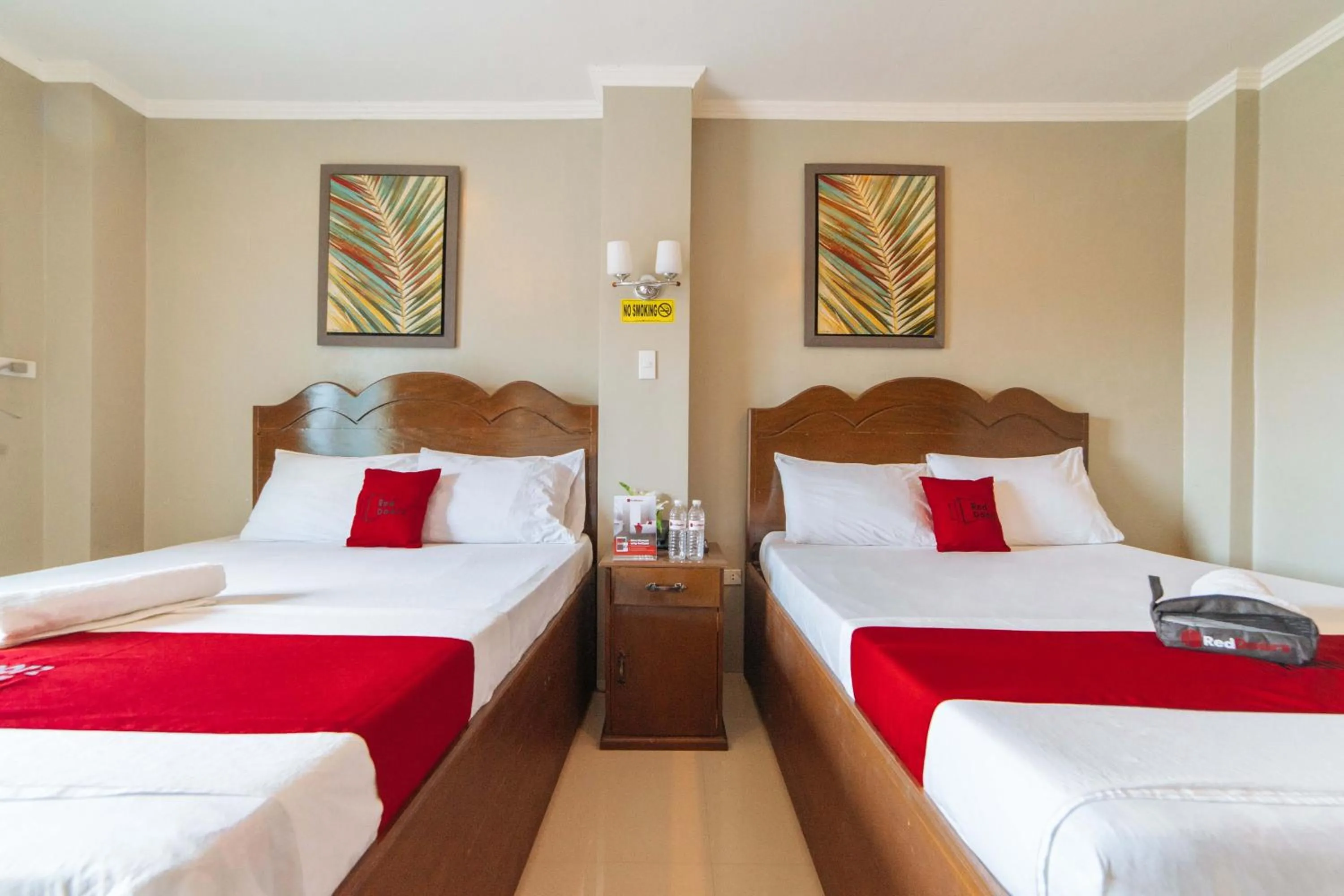 Bed in RedDoorz @ Old Buswang Road