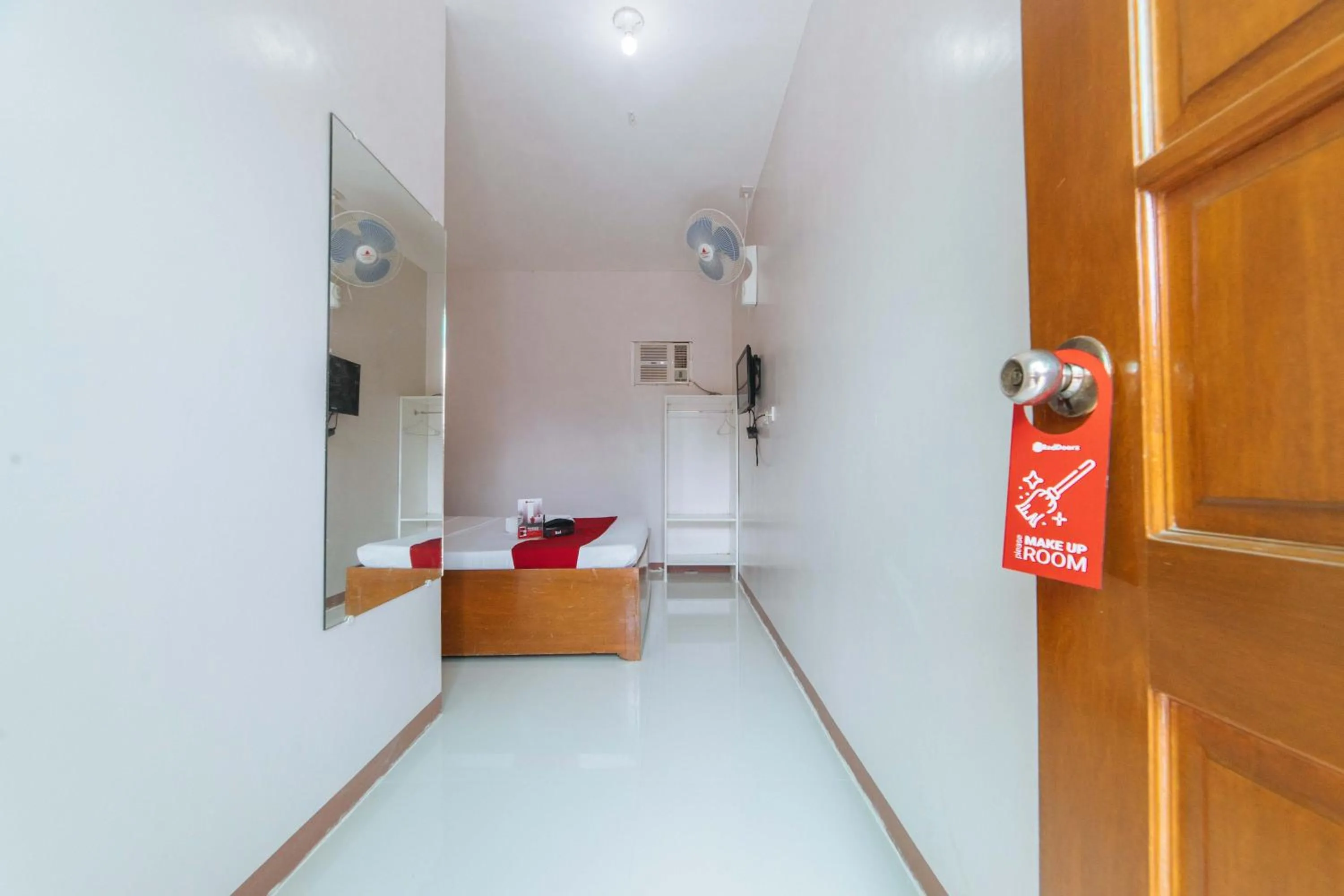 Bed in RedDoorz @ Old Buswang Road