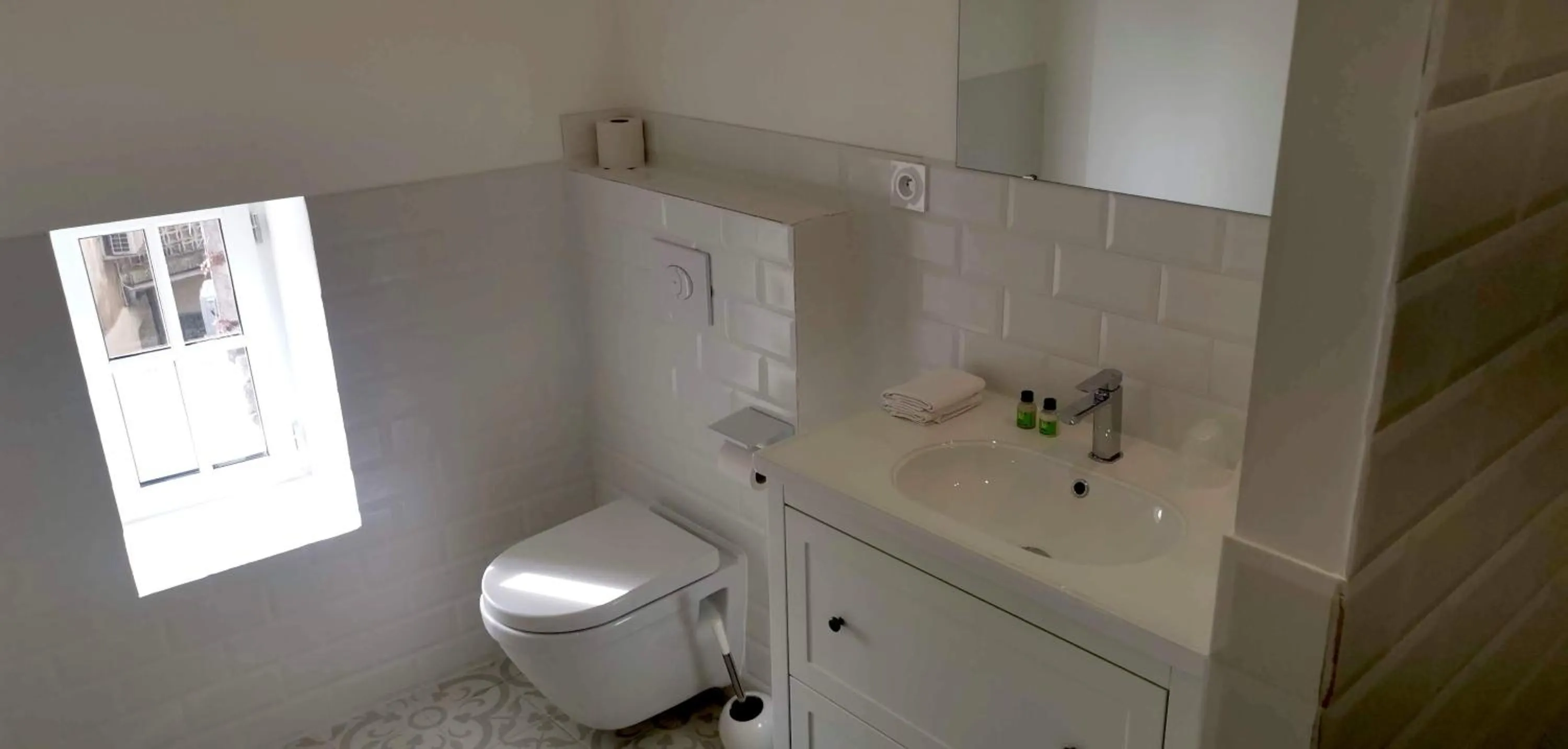 Bathroom in LA CENTENAIRE GRUISSAN - Maison d'Hôte