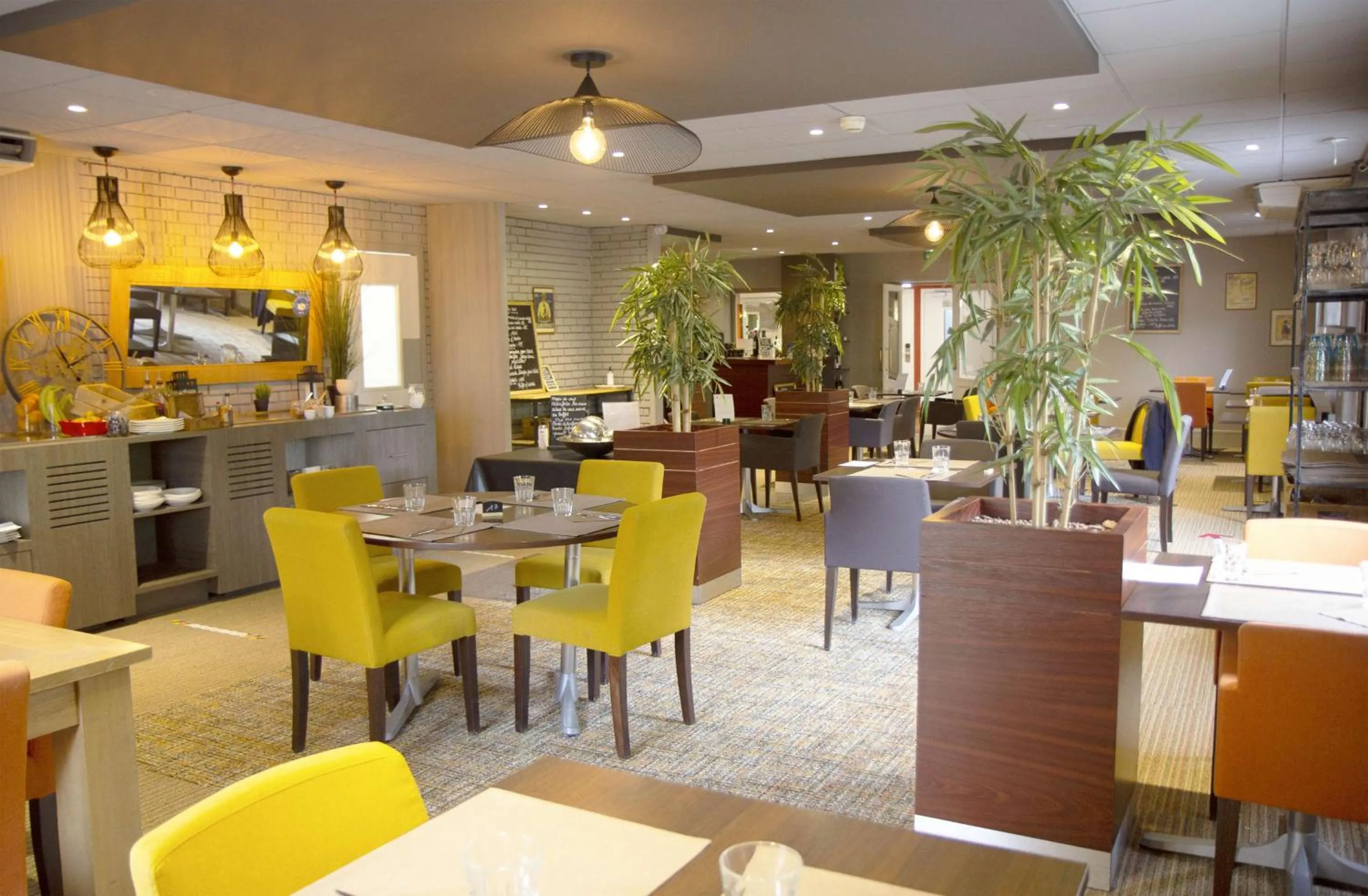 Restaurant/places to eat in Best Western The Hotel Versailles