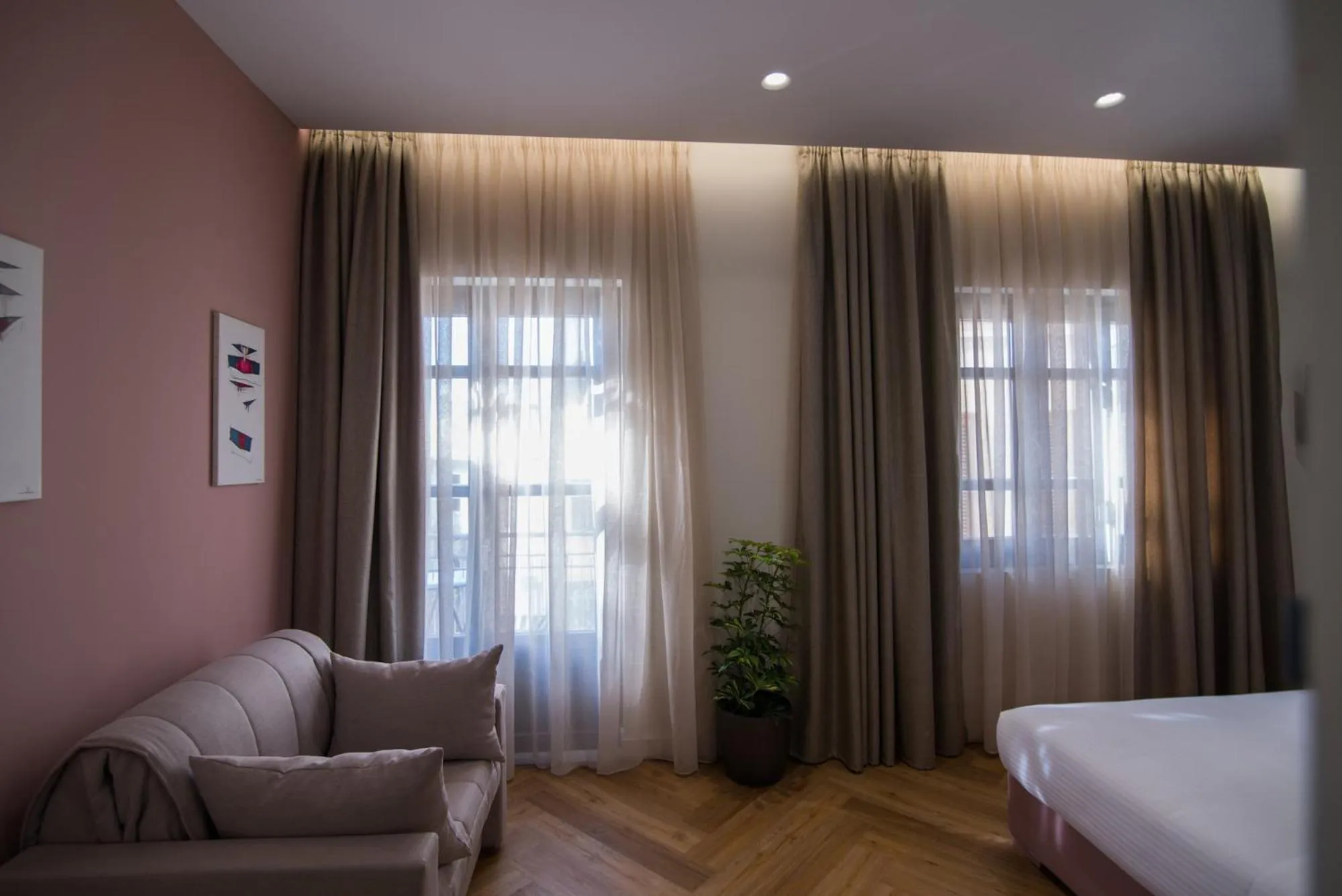 Photo of the whole room, Bed in Ederlezi Zoubourlou Aparthotel
