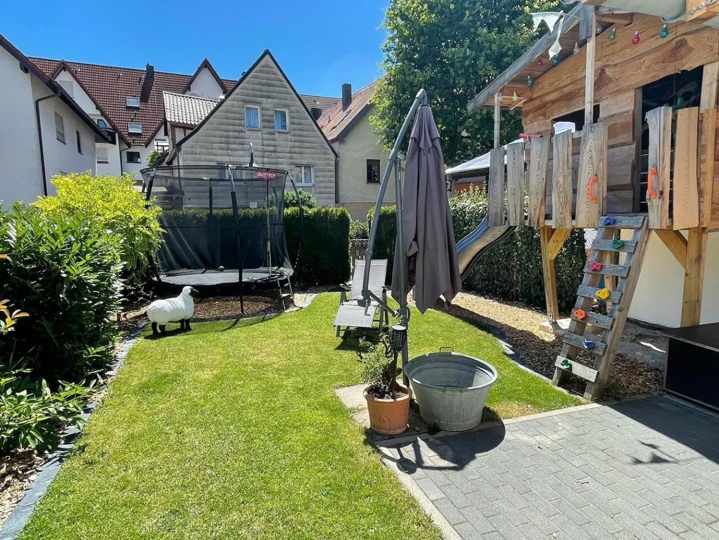 Garden in Sali Homes - GaesteHaus Lamm Obersulm