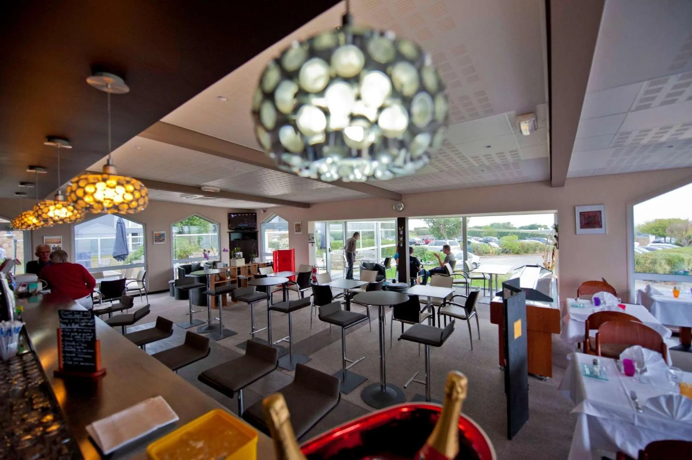 Restaurant/places to eat in Brit Hotel Golfhotel Saint Samson