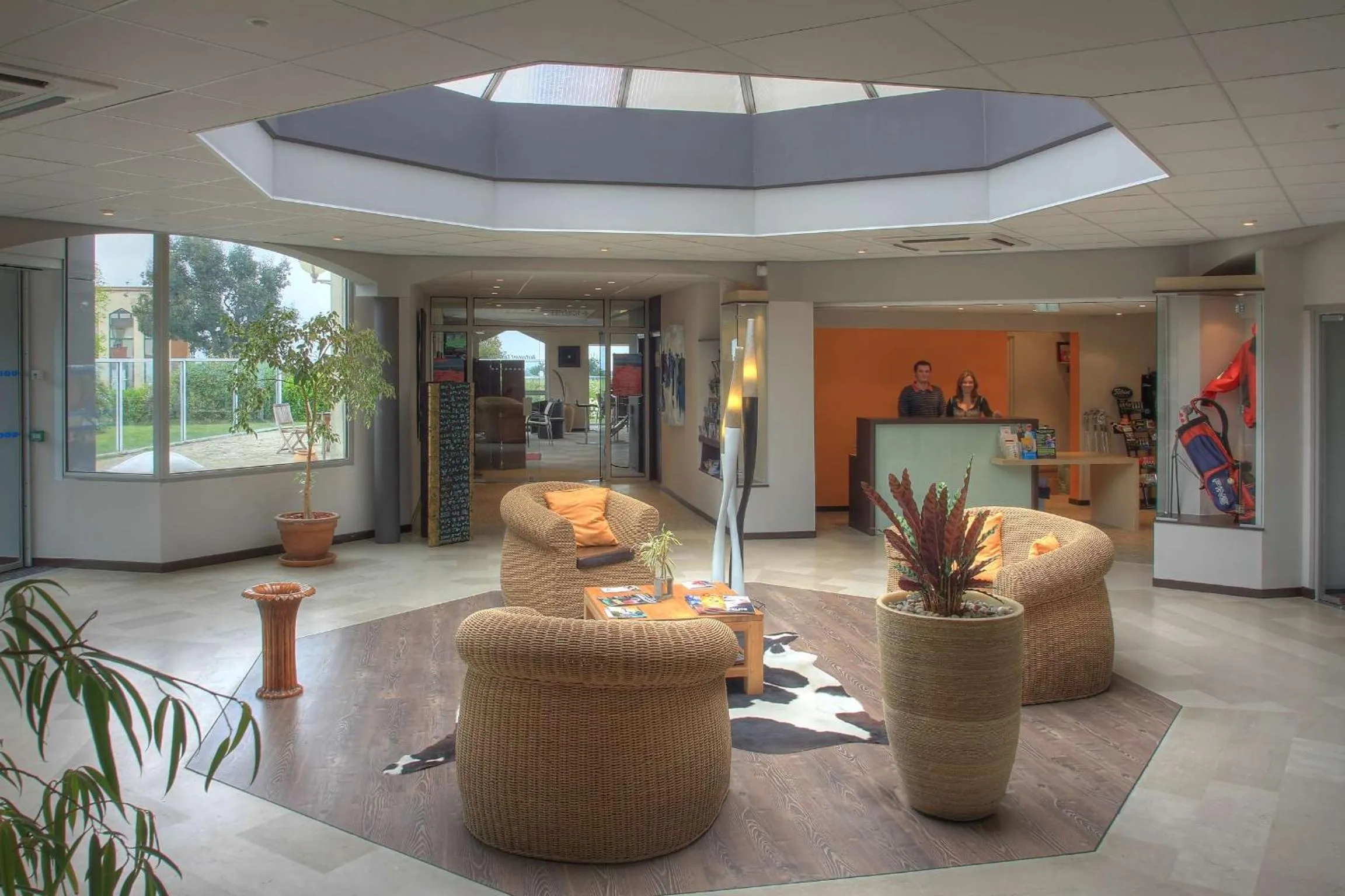 Lobby or reception in Brit Hotel Golfhotel Saint Samson