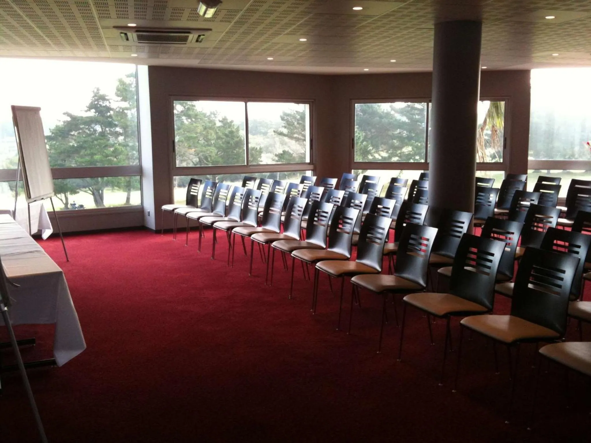 Meeting/conference room in Brit Hotel Golfhotel Saint Samson