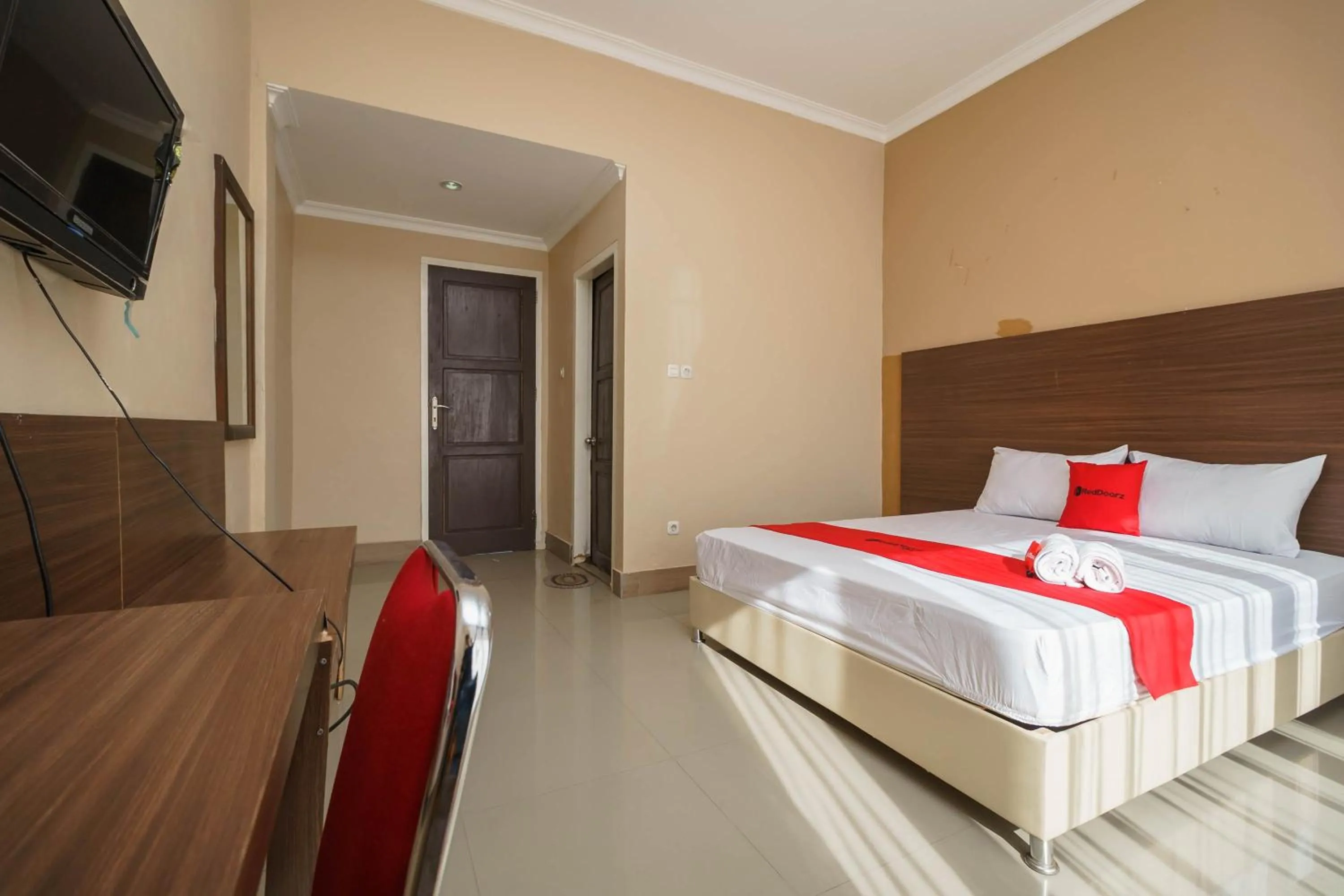 Bedroom, Bed in RedDoorz Syariah At Hotel Putri Gading Bengkulu