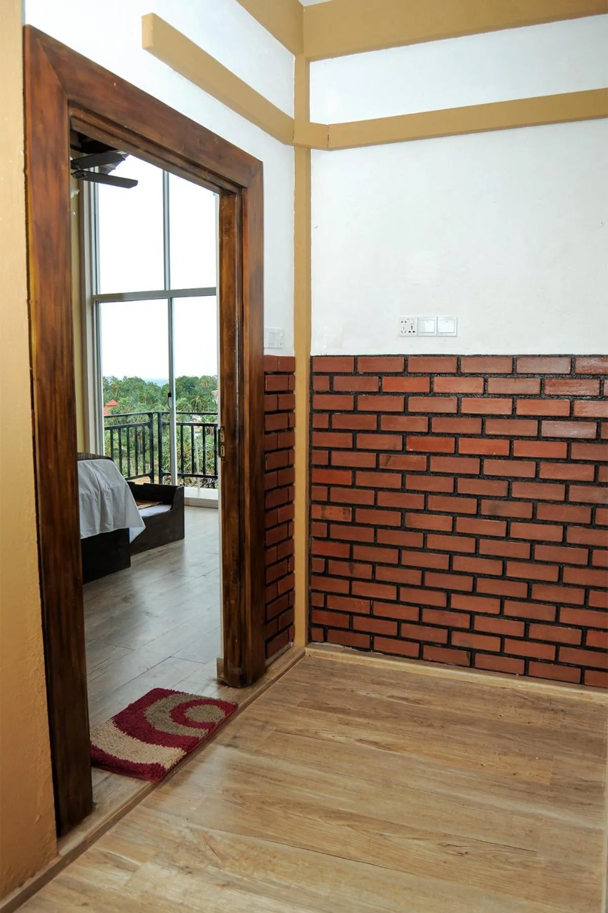 Facade/entrance in WoodyCrest