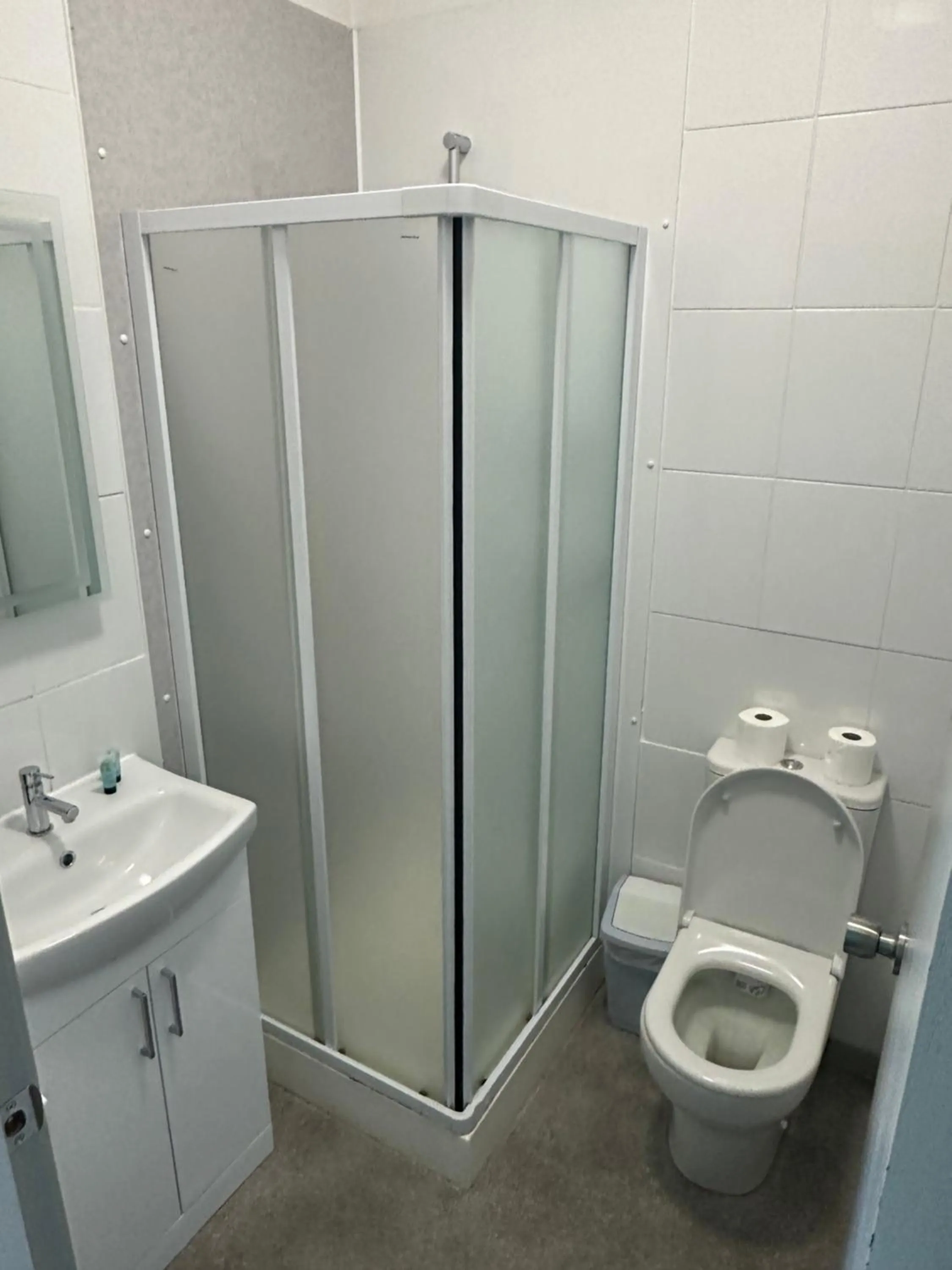 Shower in The 1645 Inn