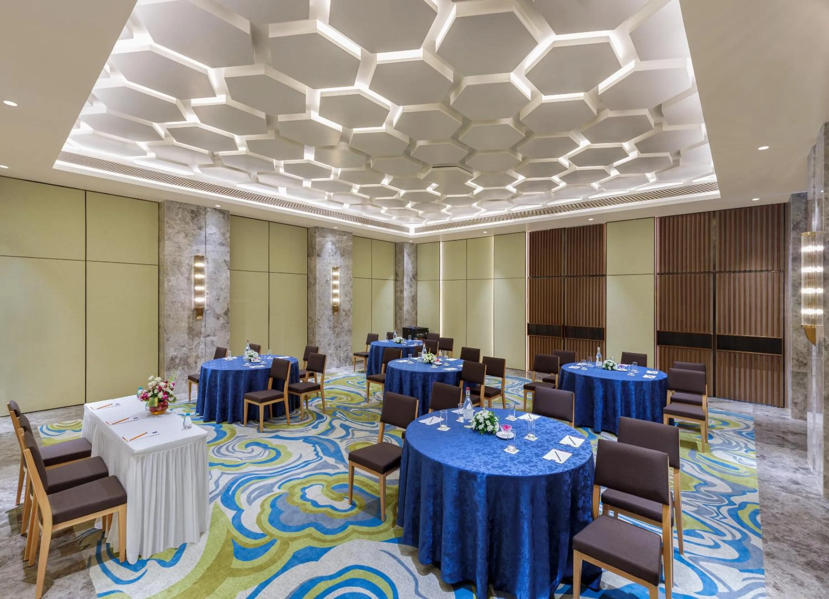 Banquet/Function facilities in Bellevue Sarovar Premiere Junagadh