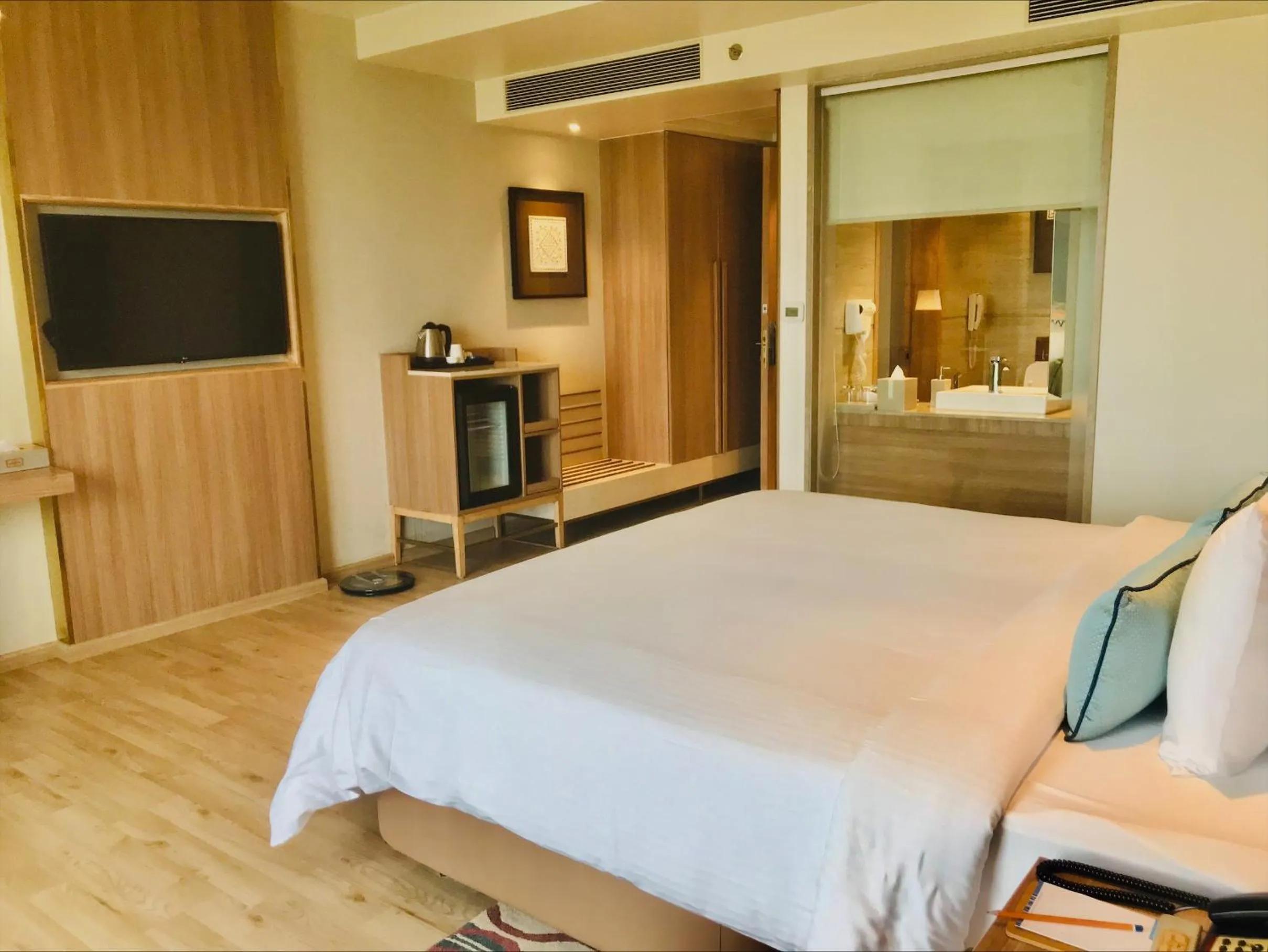 Bed in Bellevue Sarovar Premiere Junagadh