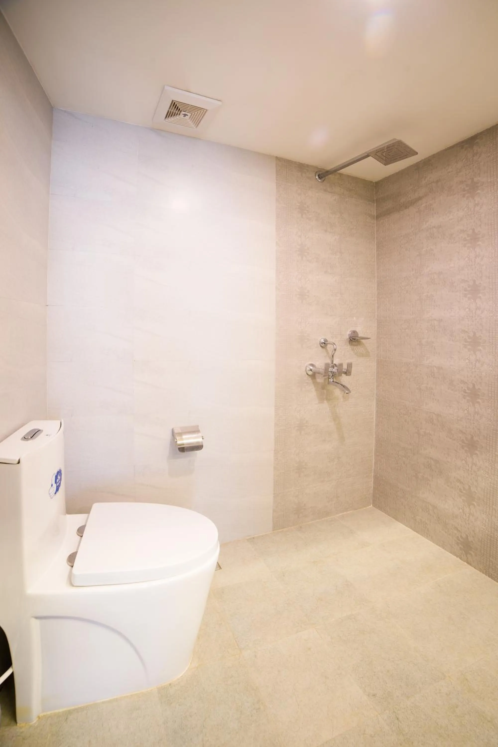 Bathroom in Ganapati Airport Hotel