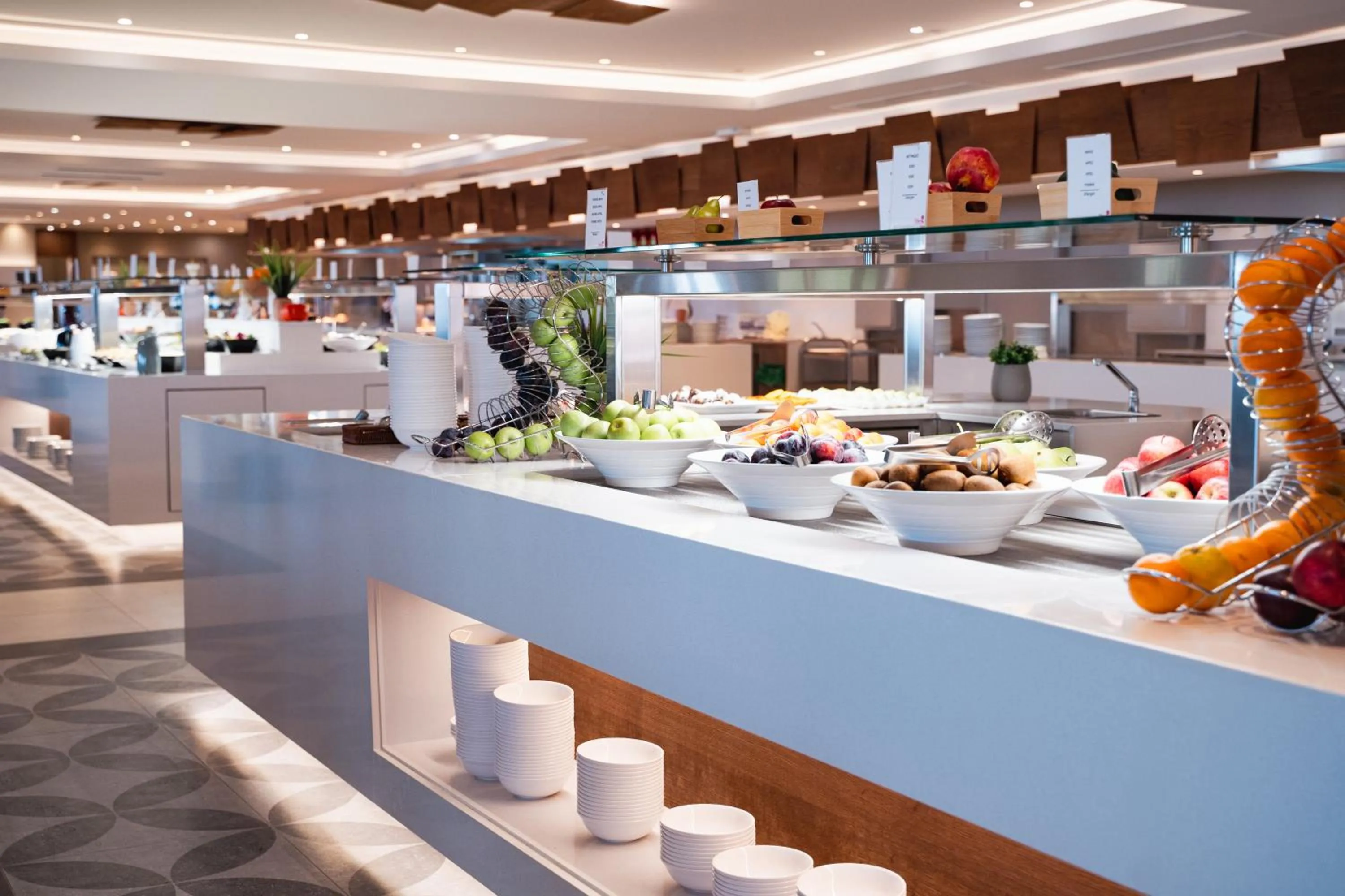 Restaurant/places to eat in Roda Beach Resort & Spa