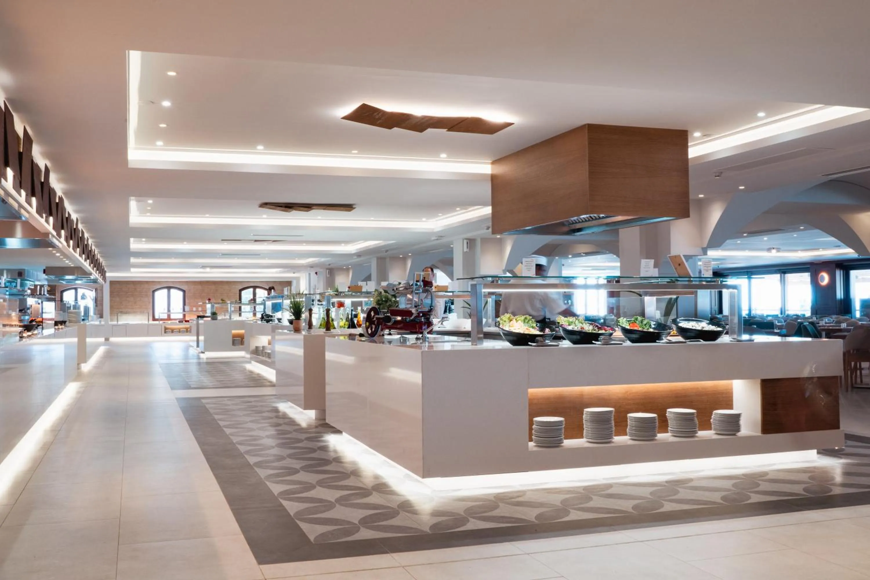 Restaurant/places to eat in Roda Beach Resort & Spa