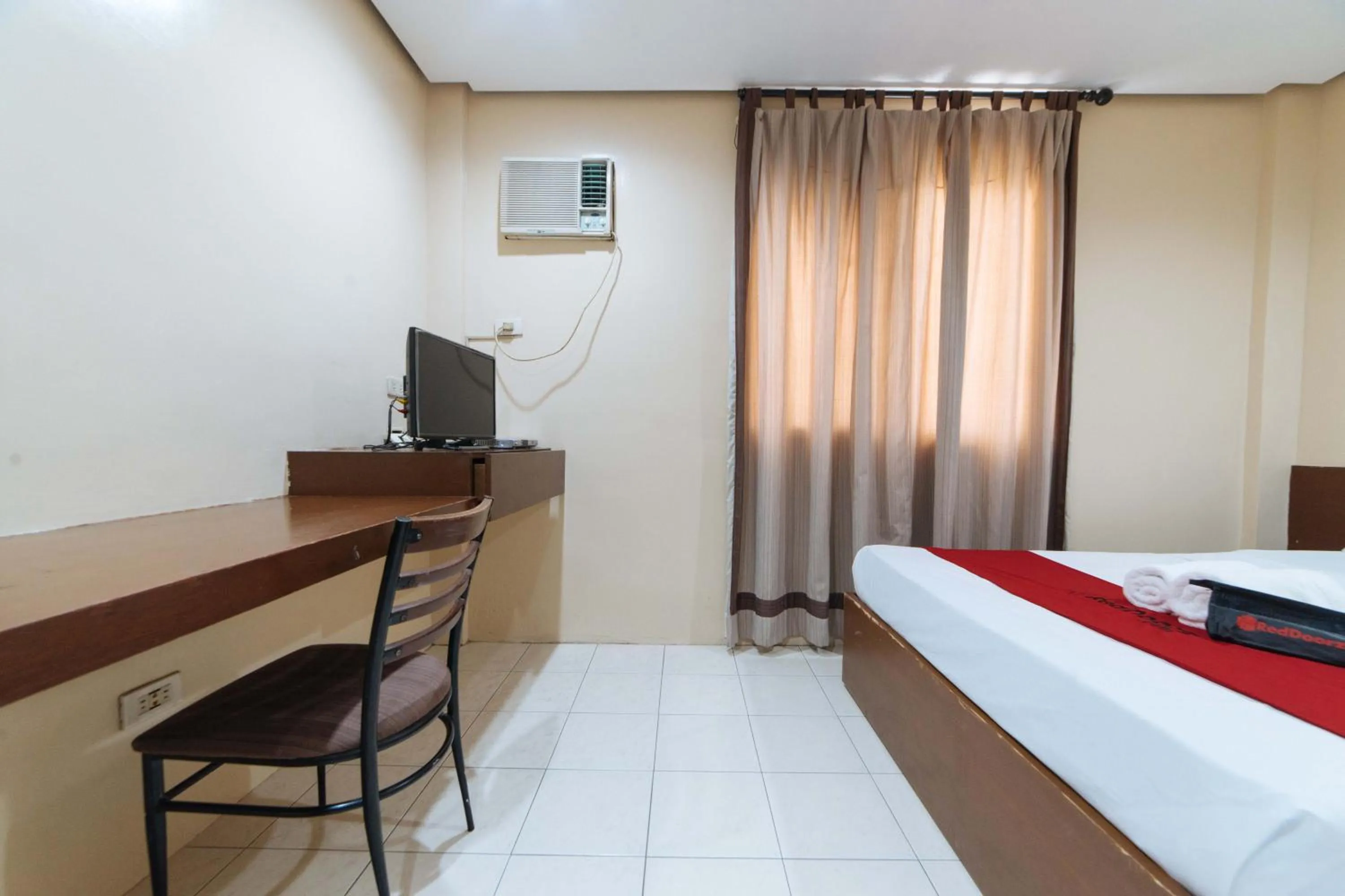 Bed in RedDoorz near Olongapo Bus Terminal