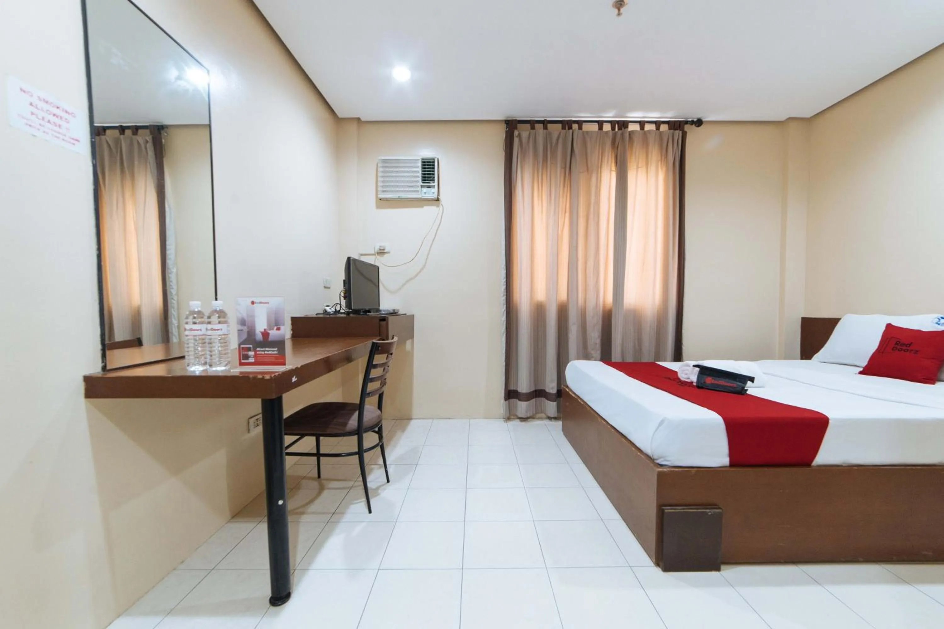 Bed in RedDoorz near Olongapo Bus Terminal