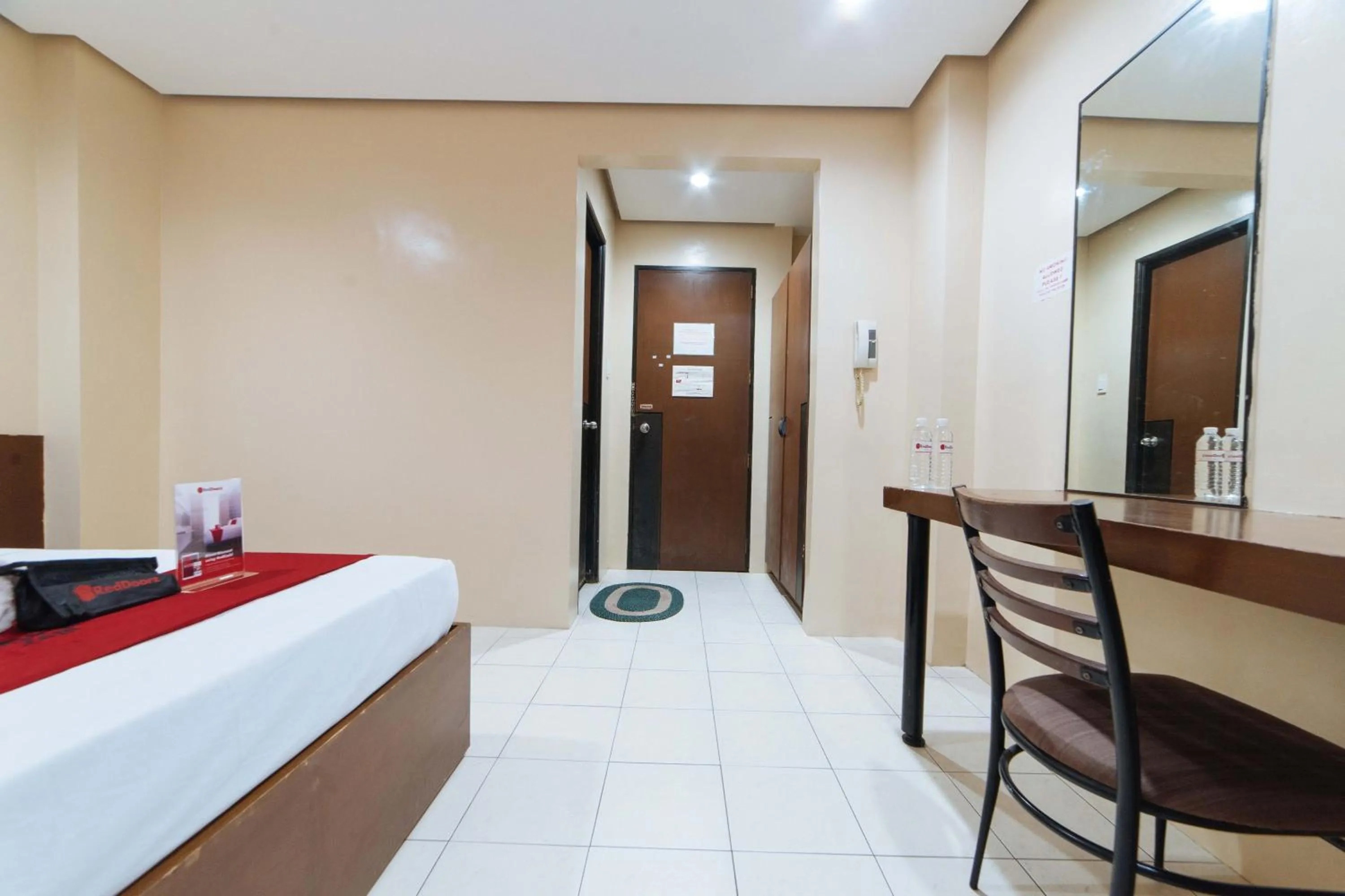 Bed in RedDoorz near Olongapo Bus Terminal