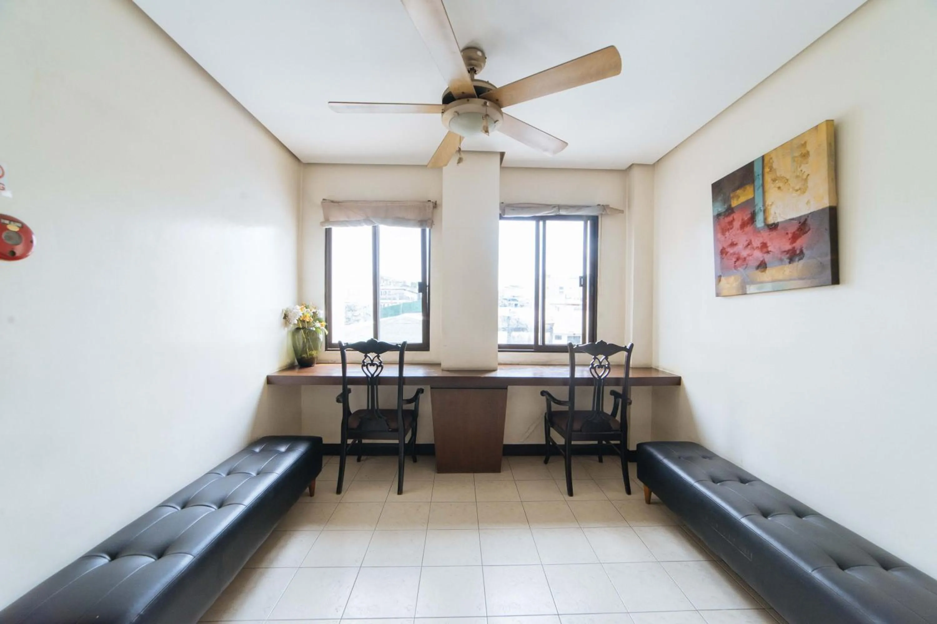 Lobby or reception in RedDoorz near Olongapo Bus Terminal