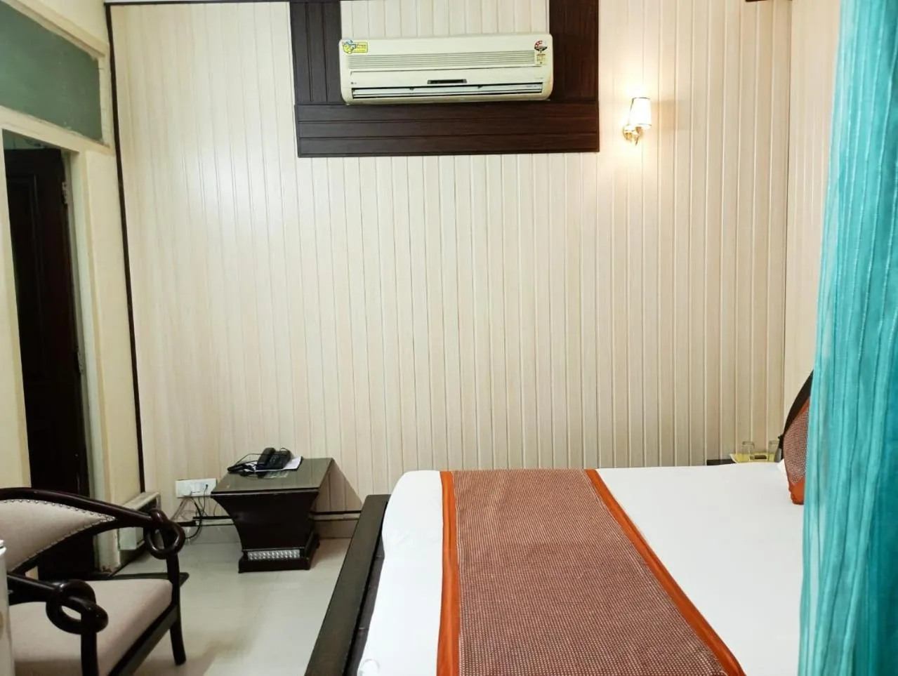 Bed in Hotel Home Stay Dwarka