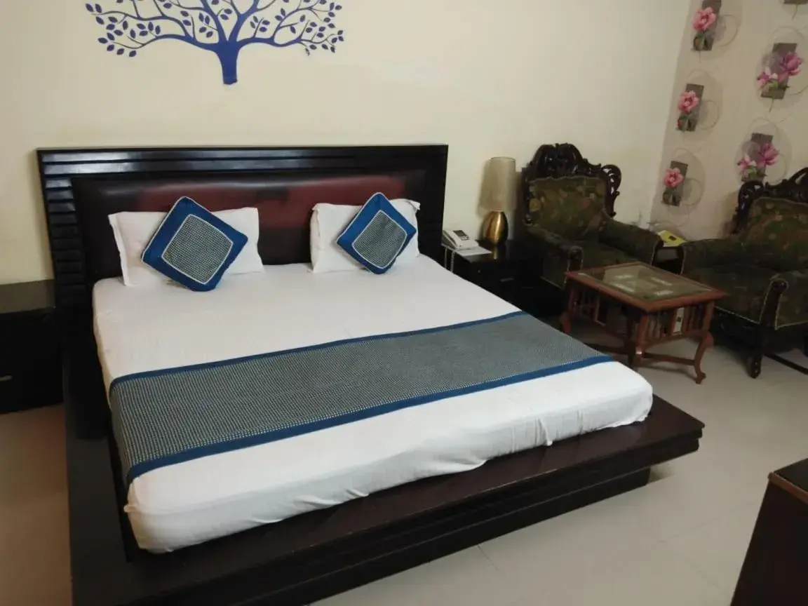 Deluxe Double Room in Hotel Home Stay Dwarka Deluxe Double Room in Hotel Home Stay Dwarka