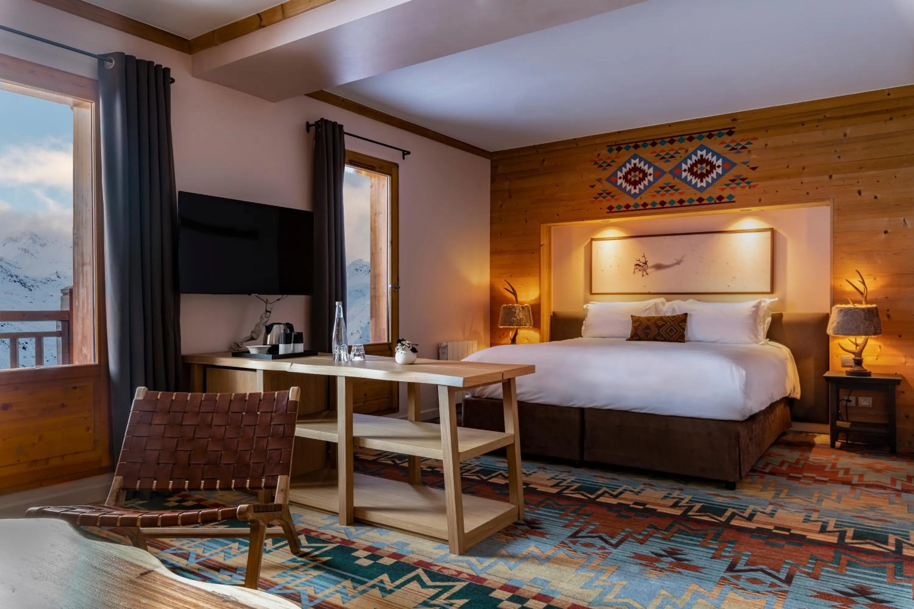 Communal lounge/ TV room, Bed in Chalet Hotel Kaya