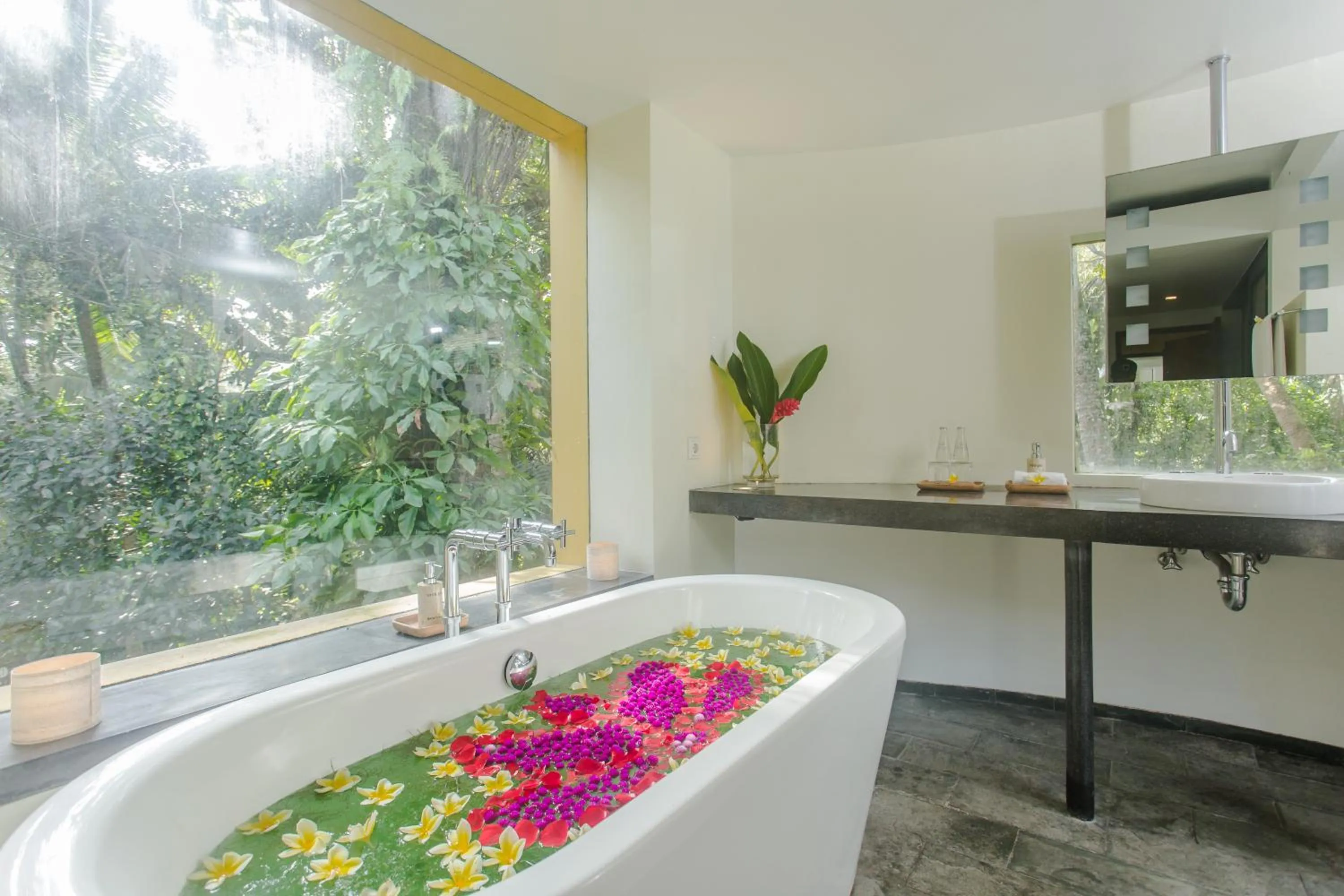 Bath in Uma Giri Villas Ubud by GenuineHost