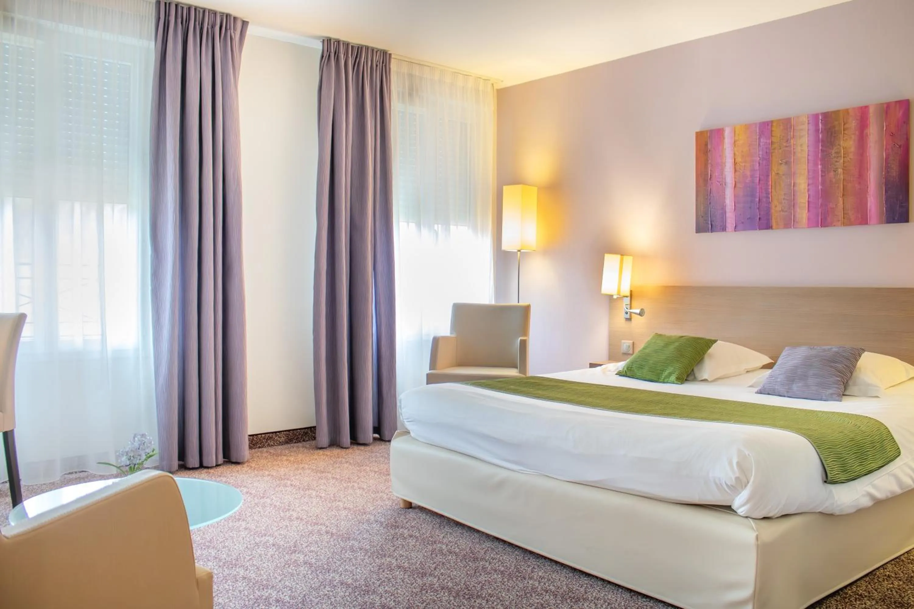 Bed in Brit Hotel Châteaudun