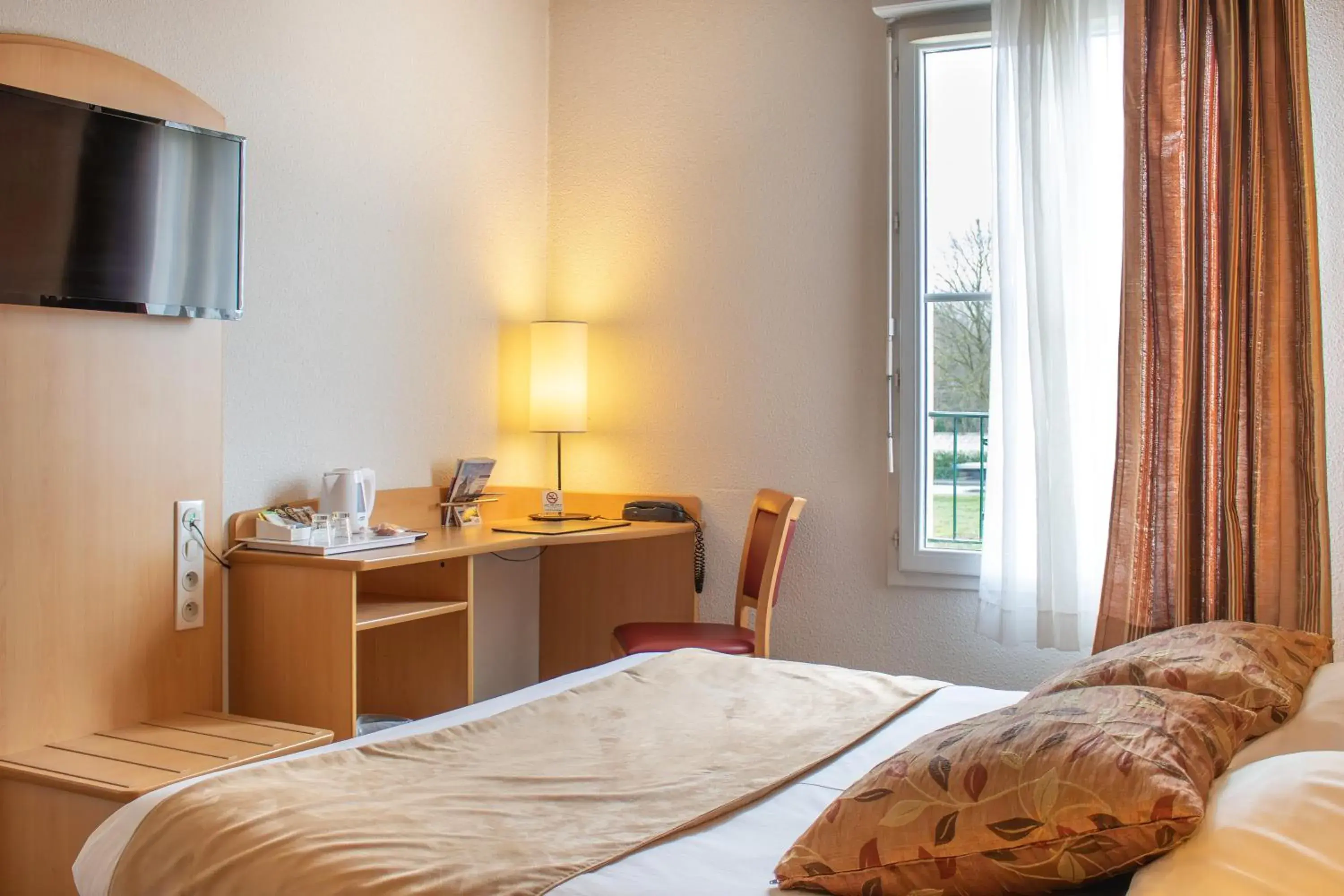 Standard Double Room in Brit Hotel Châteaudun Standard Double Room in Brit Hotel Châteaudun