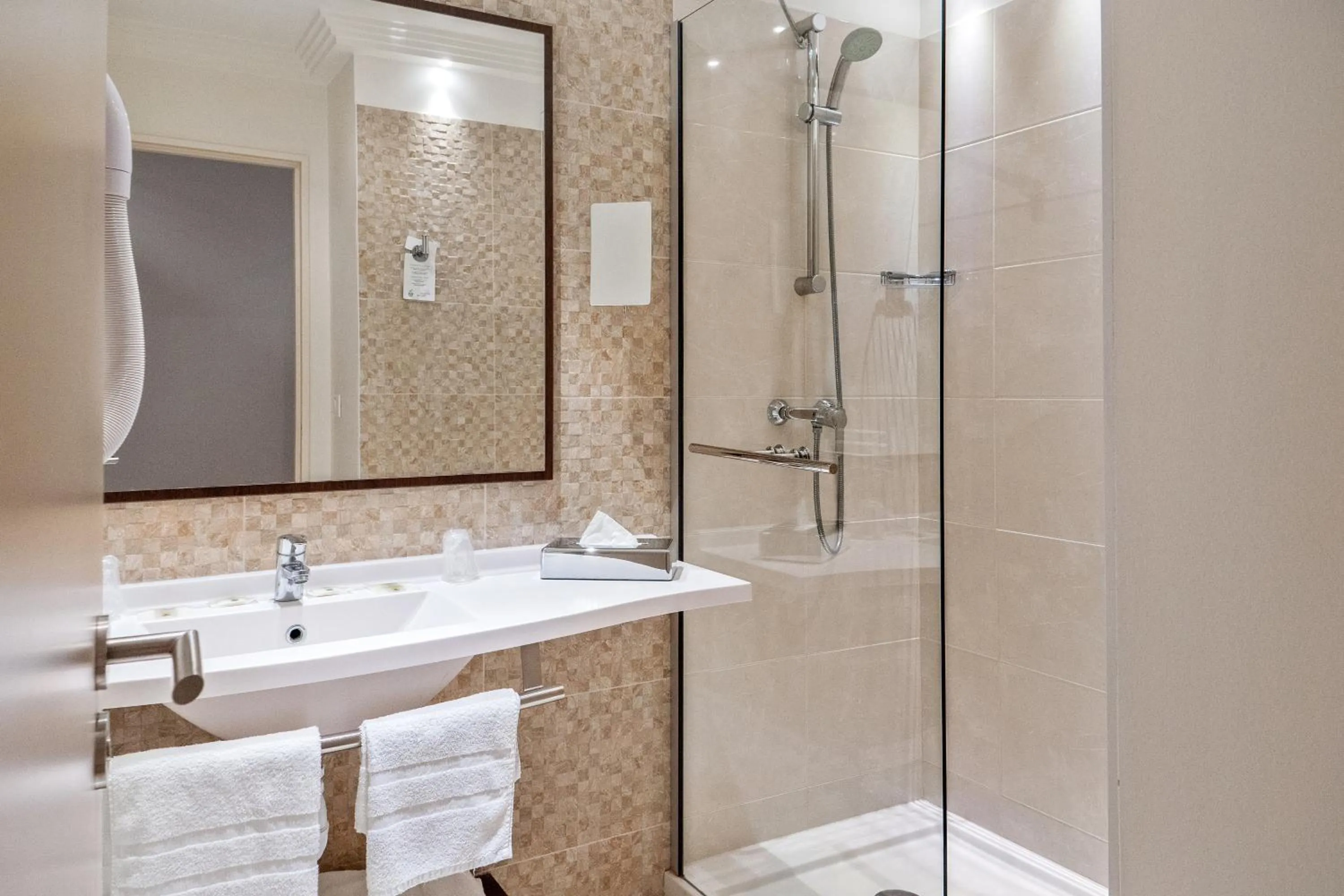 Brit Hotel Châteaudun