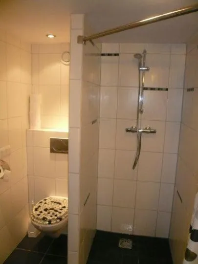 Bathroom in Houseboat Vliegenbos